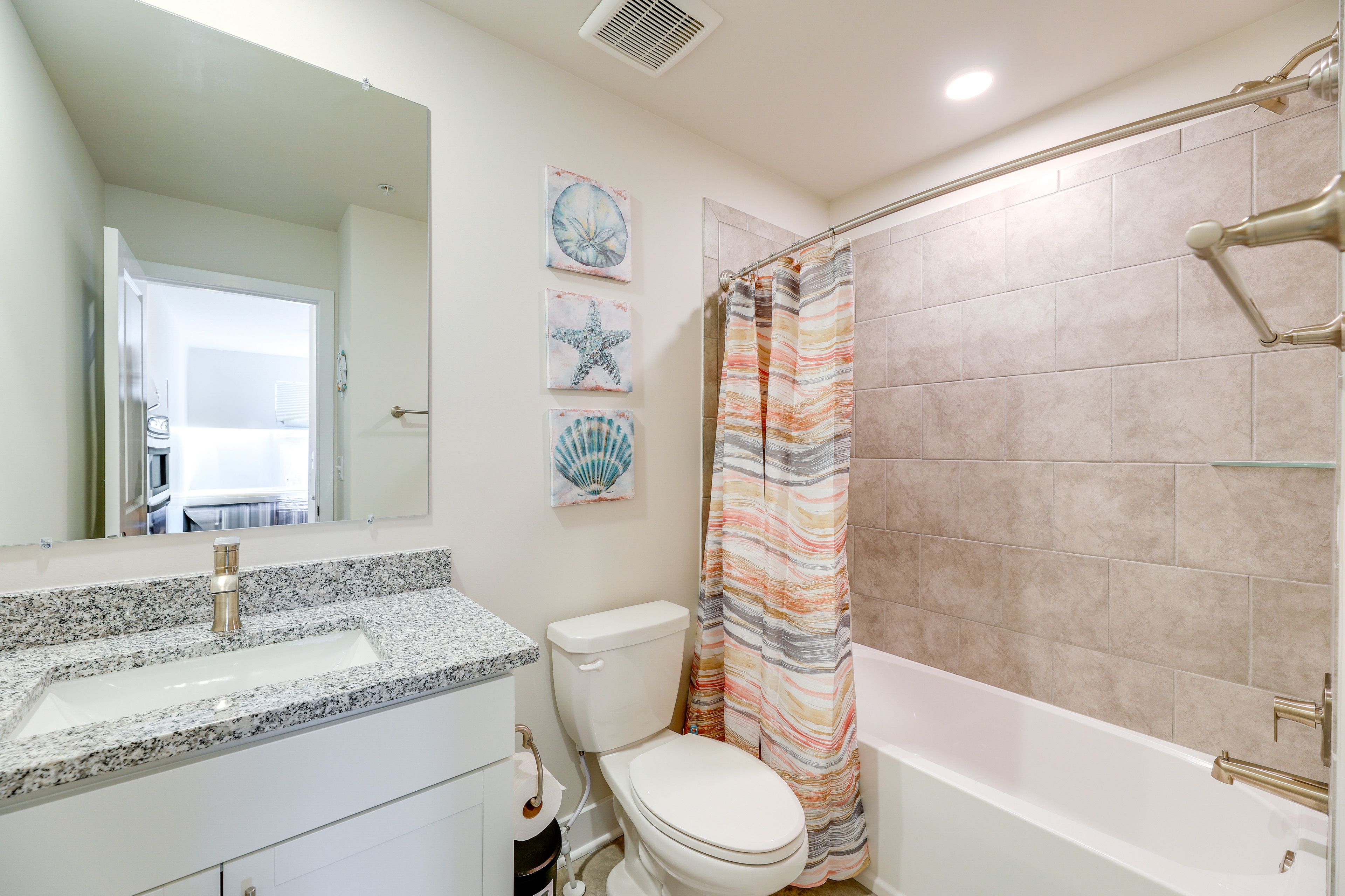 Full Bathroom | 3rd Floor