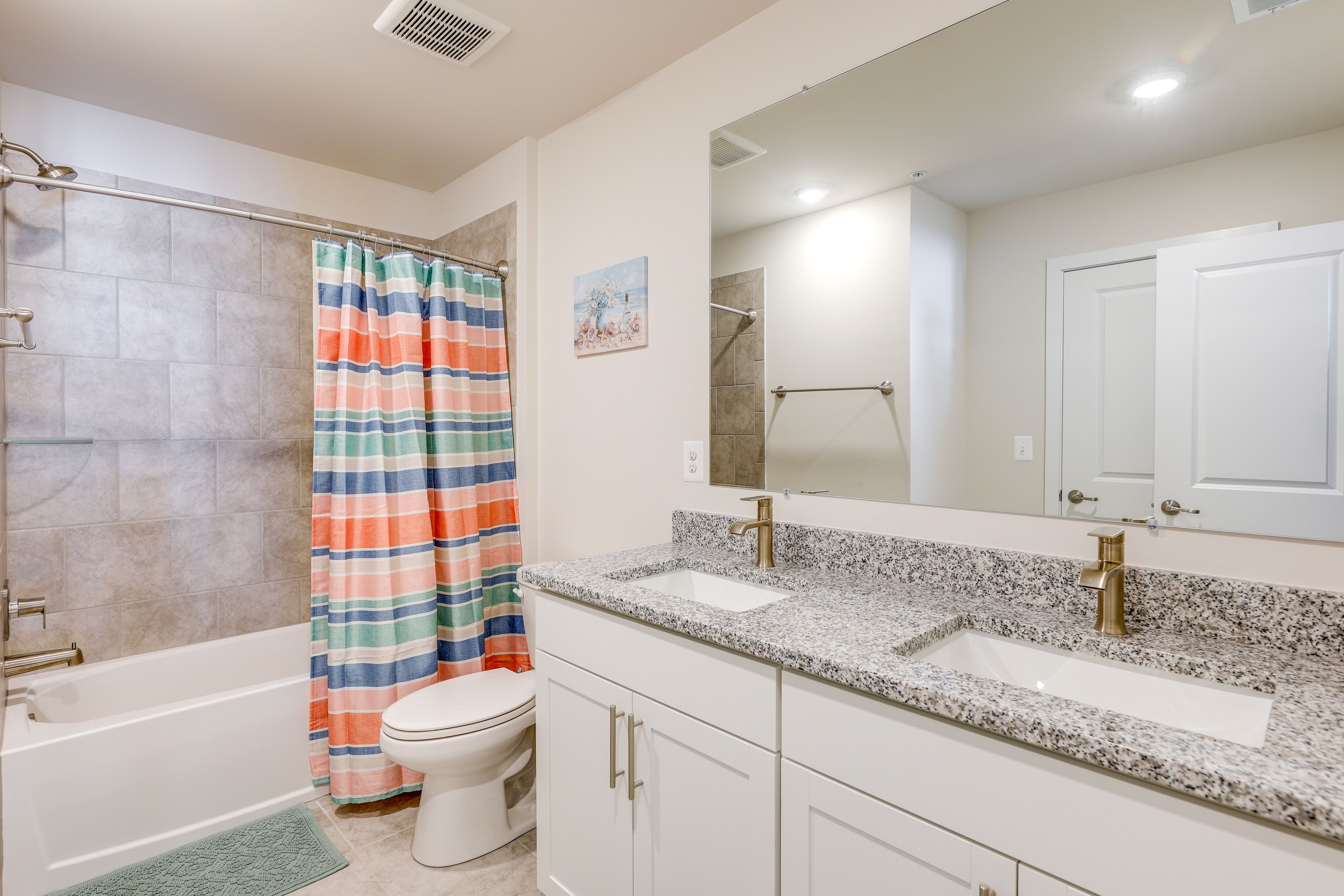 Full Bathroom | 4th Floor