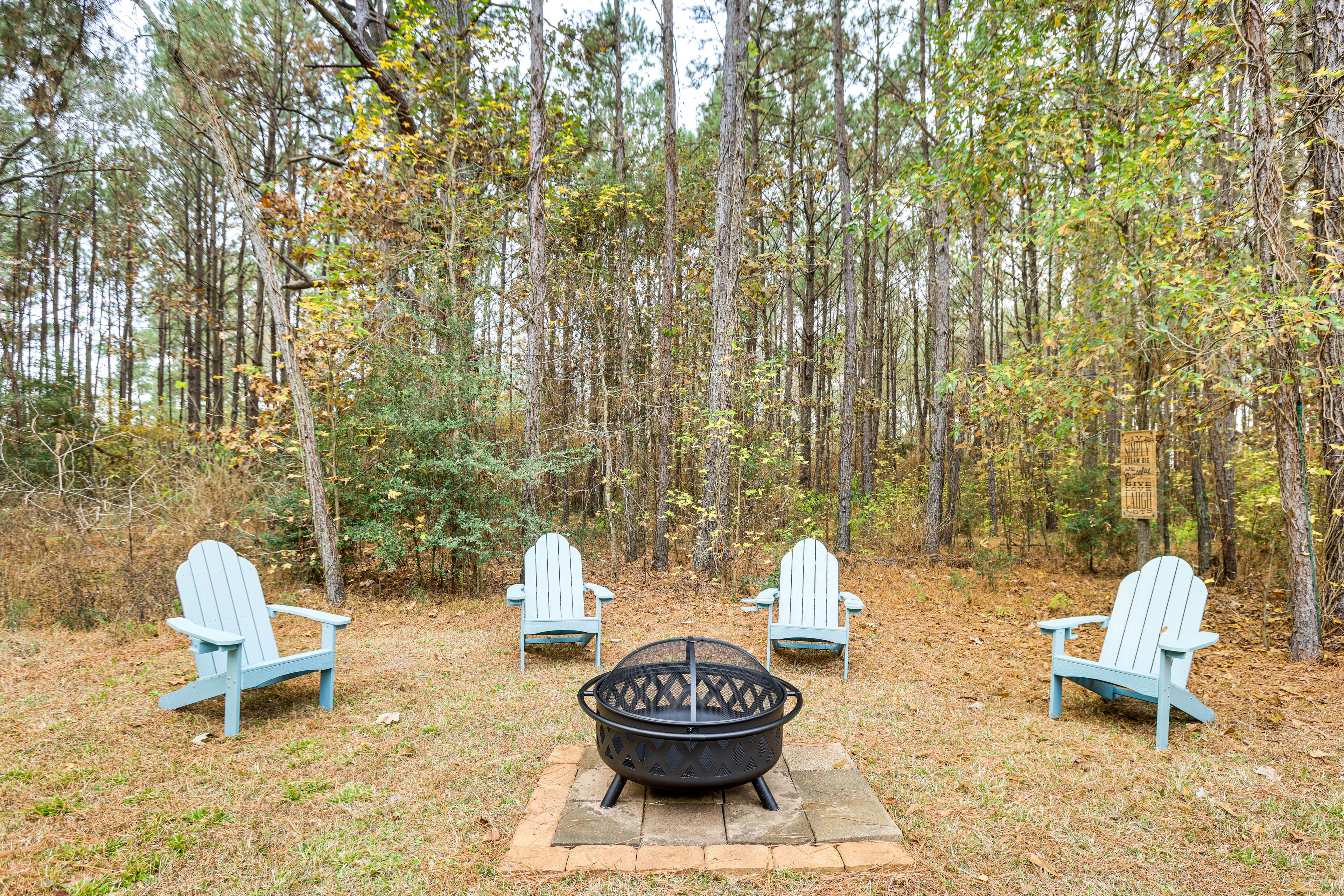 Backyard | Fire Pit | Secluded Surroundings