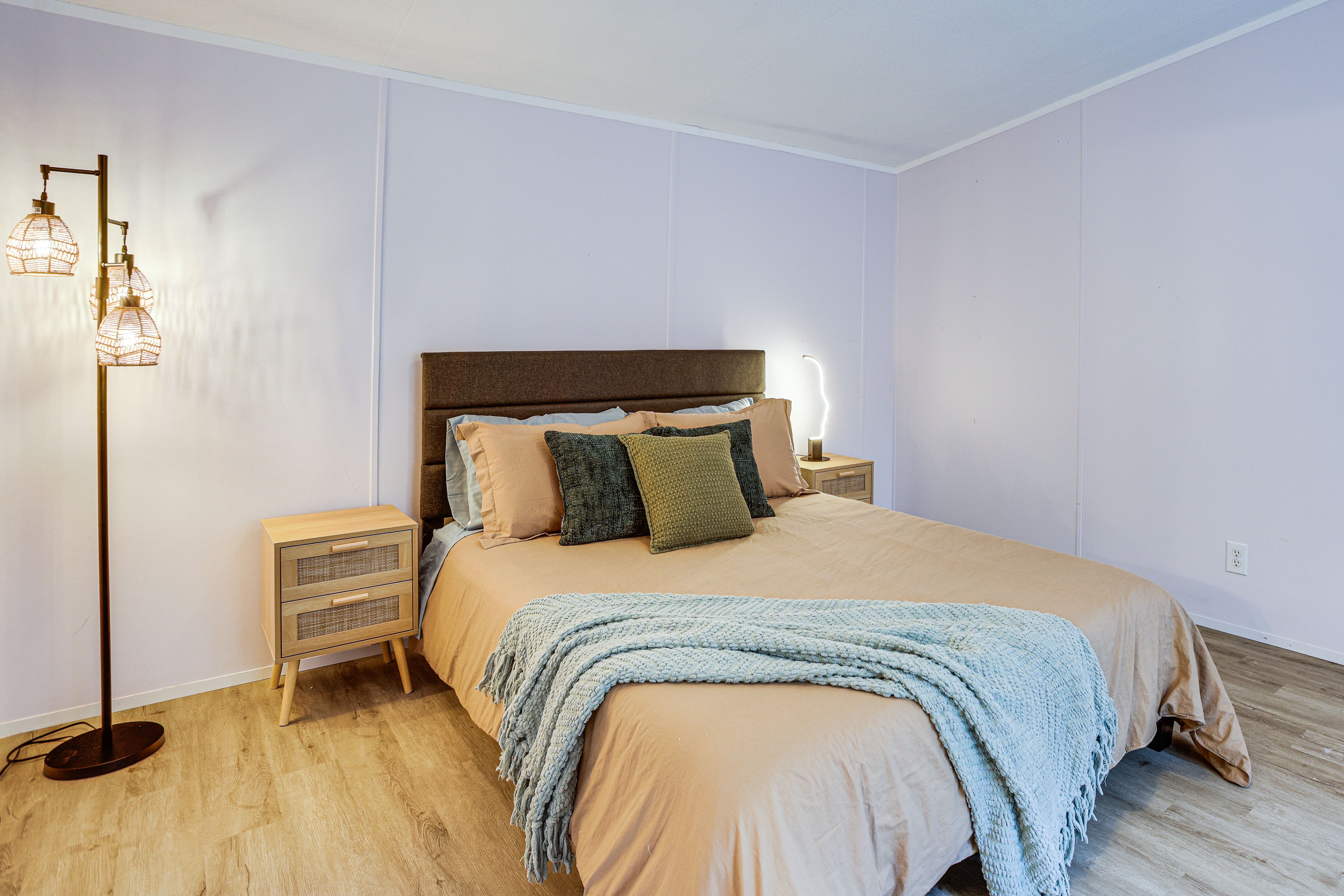 Bedroom 1 | Queen Bed | Linens