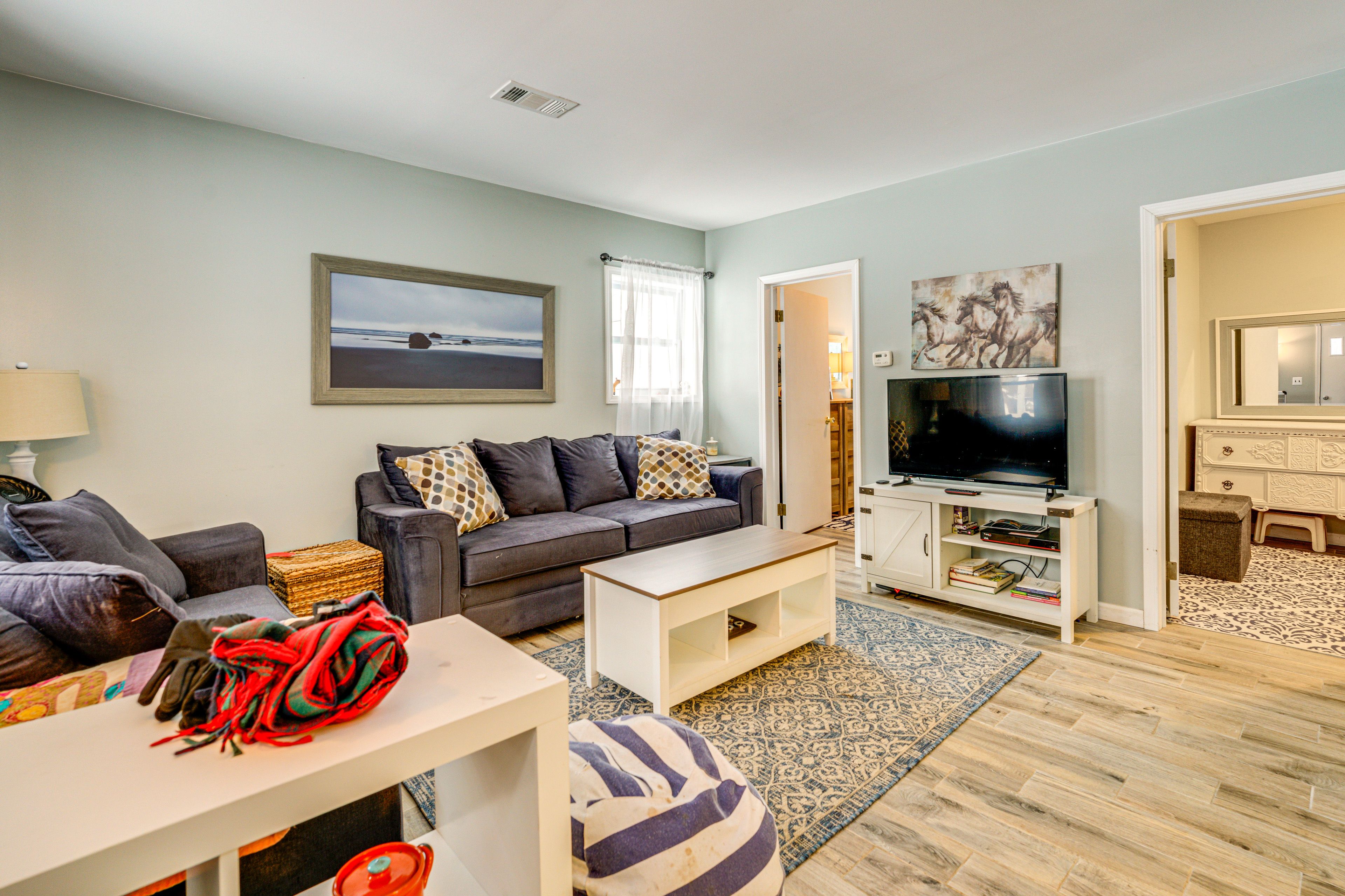 Applegate Vacation Rental | 2BR | 1BA | 1 Step to Enter | 1,000 Sq Ft