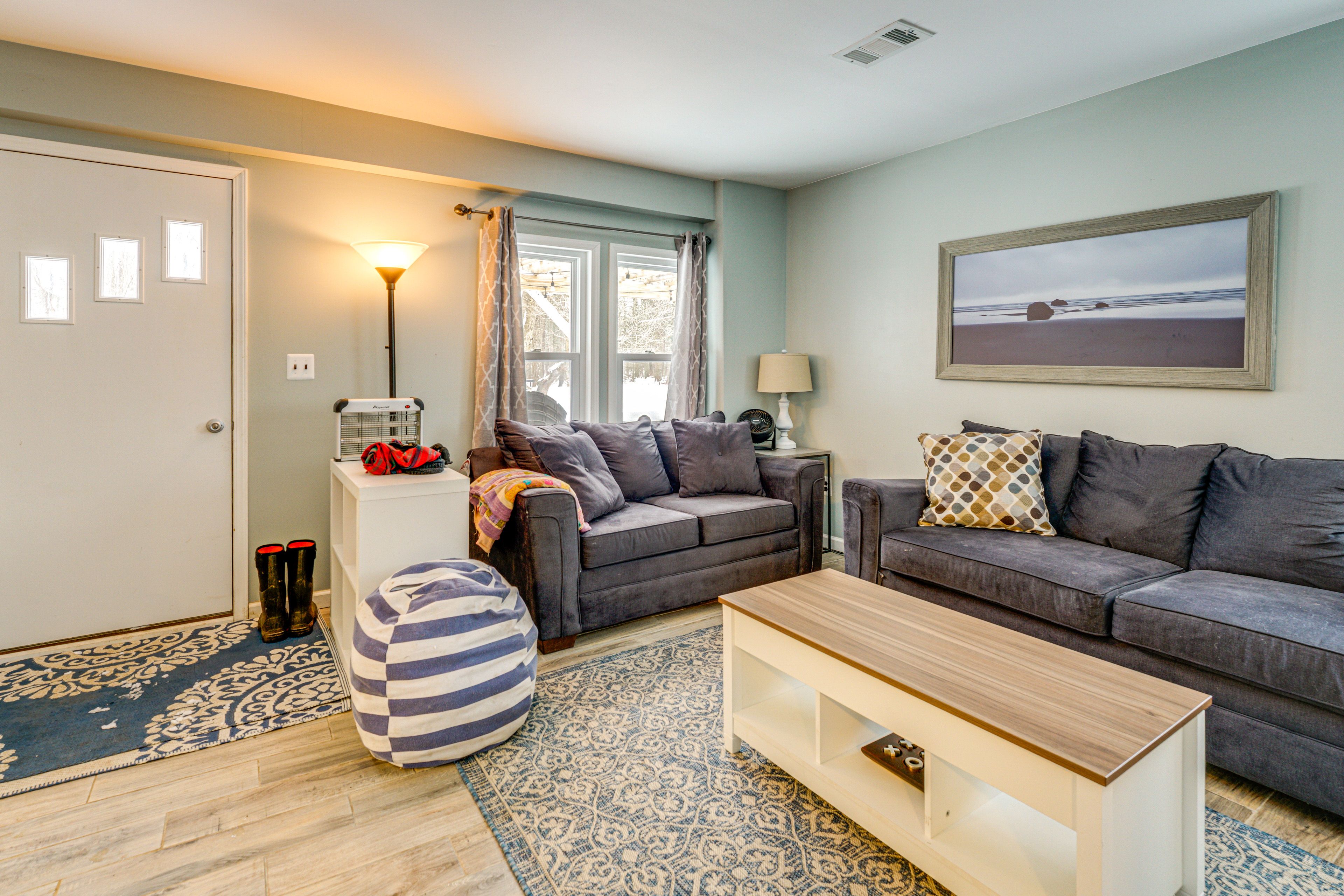 Living Room | Central Heating | Free WiFi