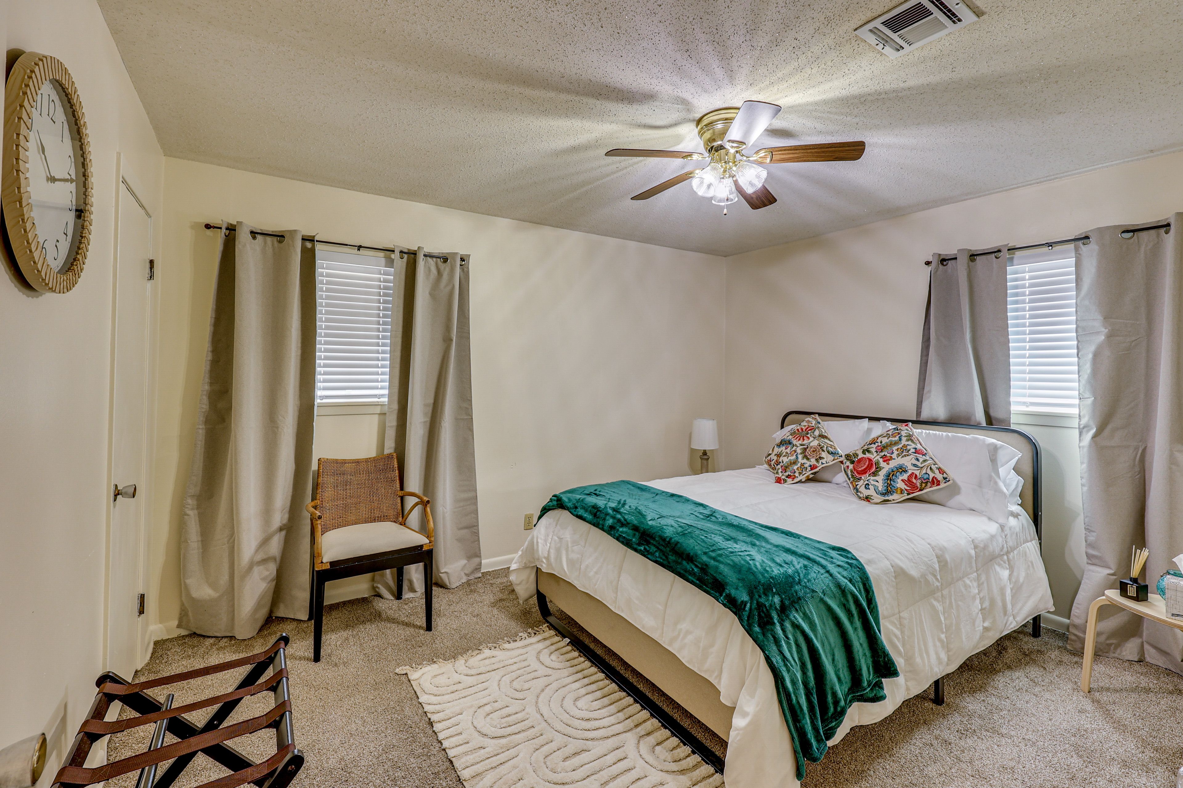 Bedroom 2 | Queen Bed