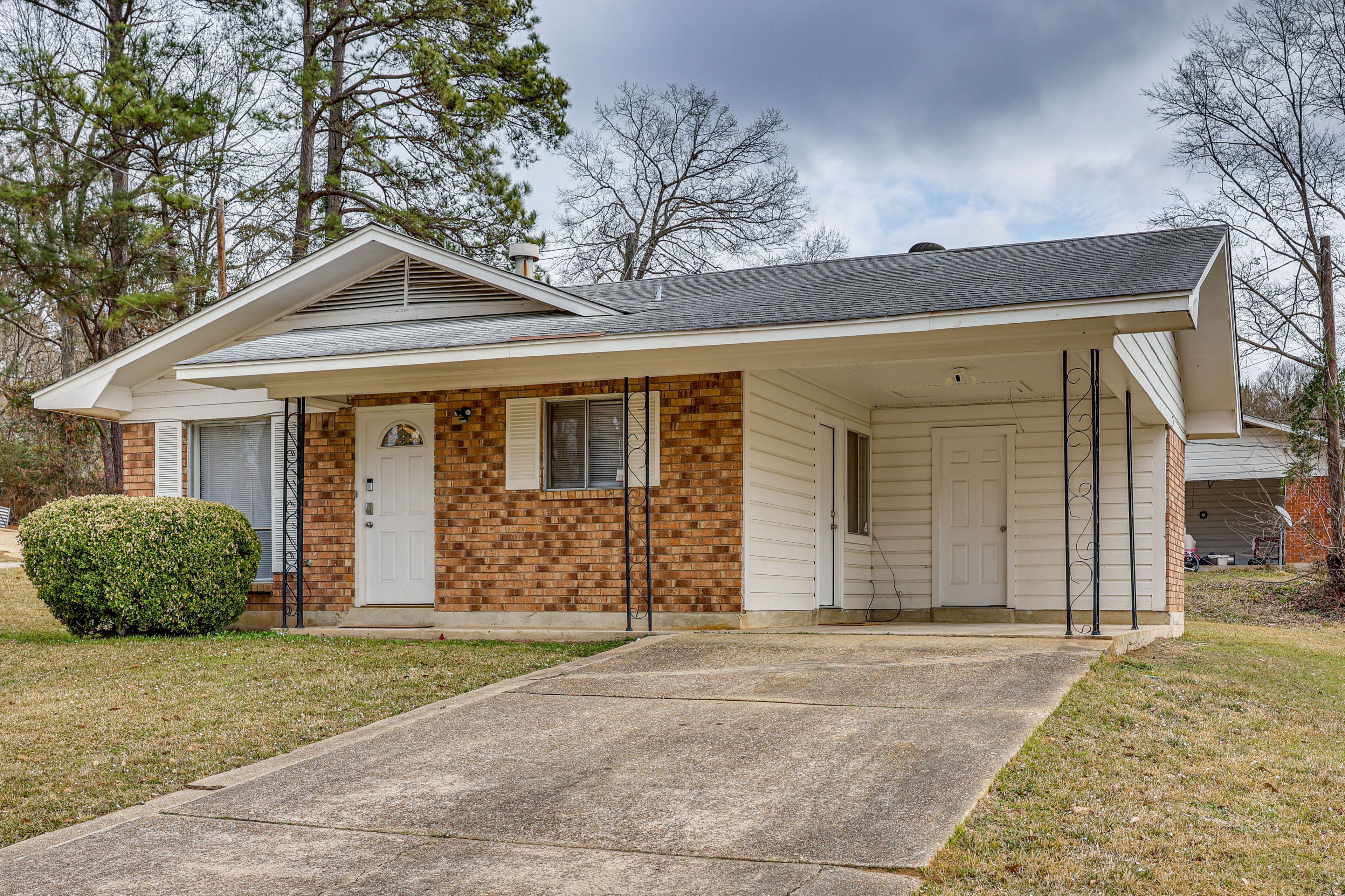 Parking | Carport (1 Vehicle) | Driveway (1 Vehicle)