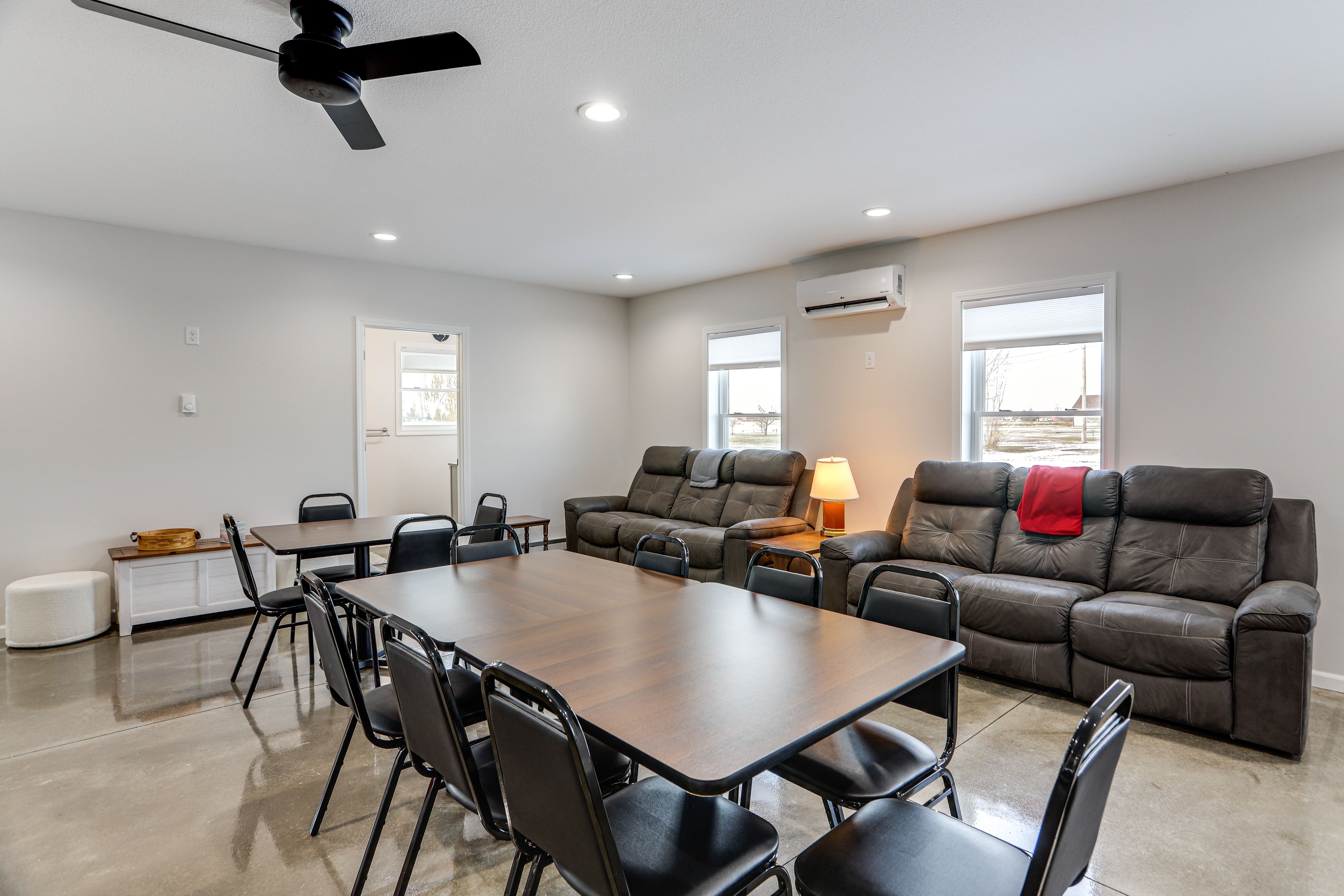 Dining Area | Dishware/Flatware Provided