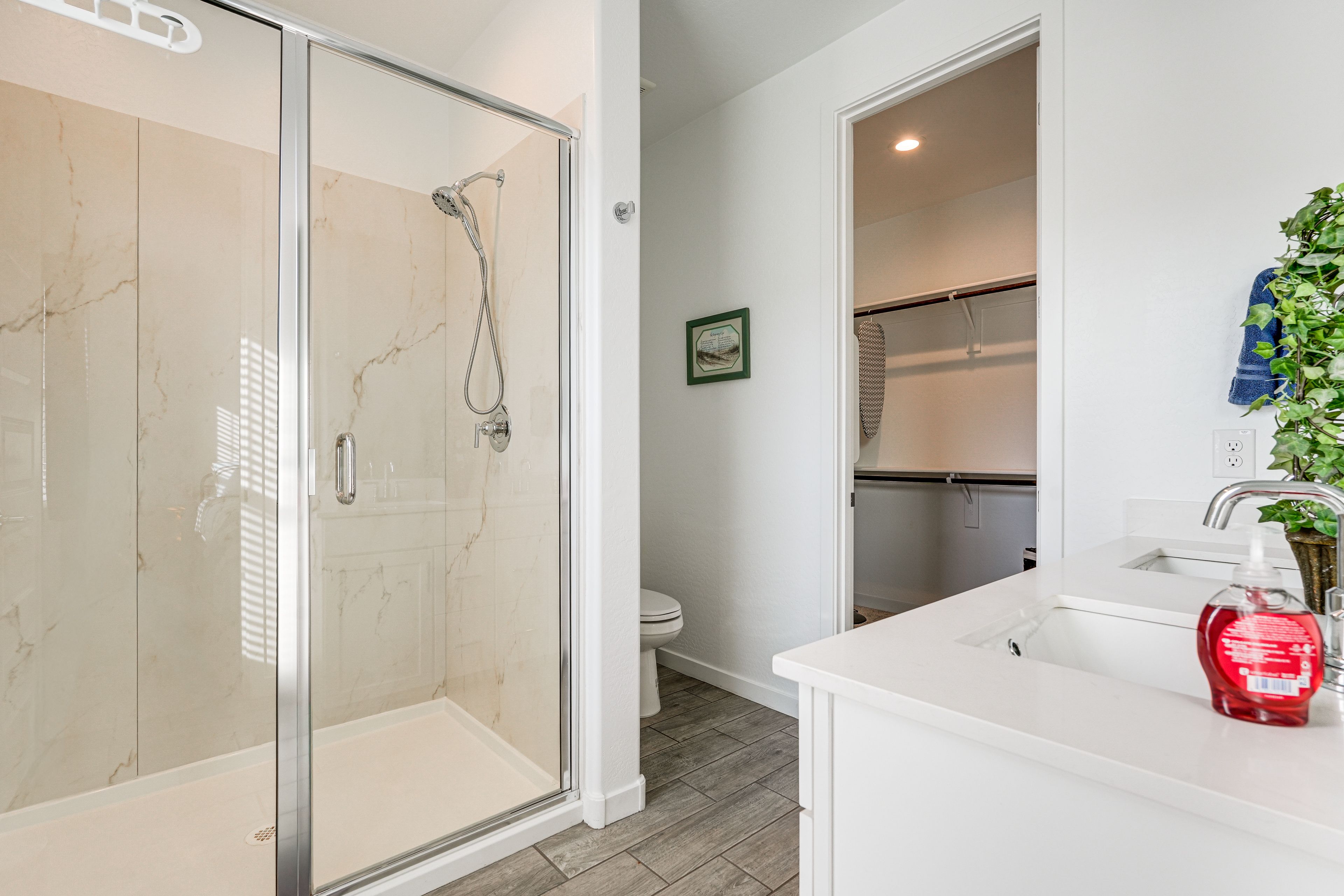 Full Bathroom | 2nd Floor