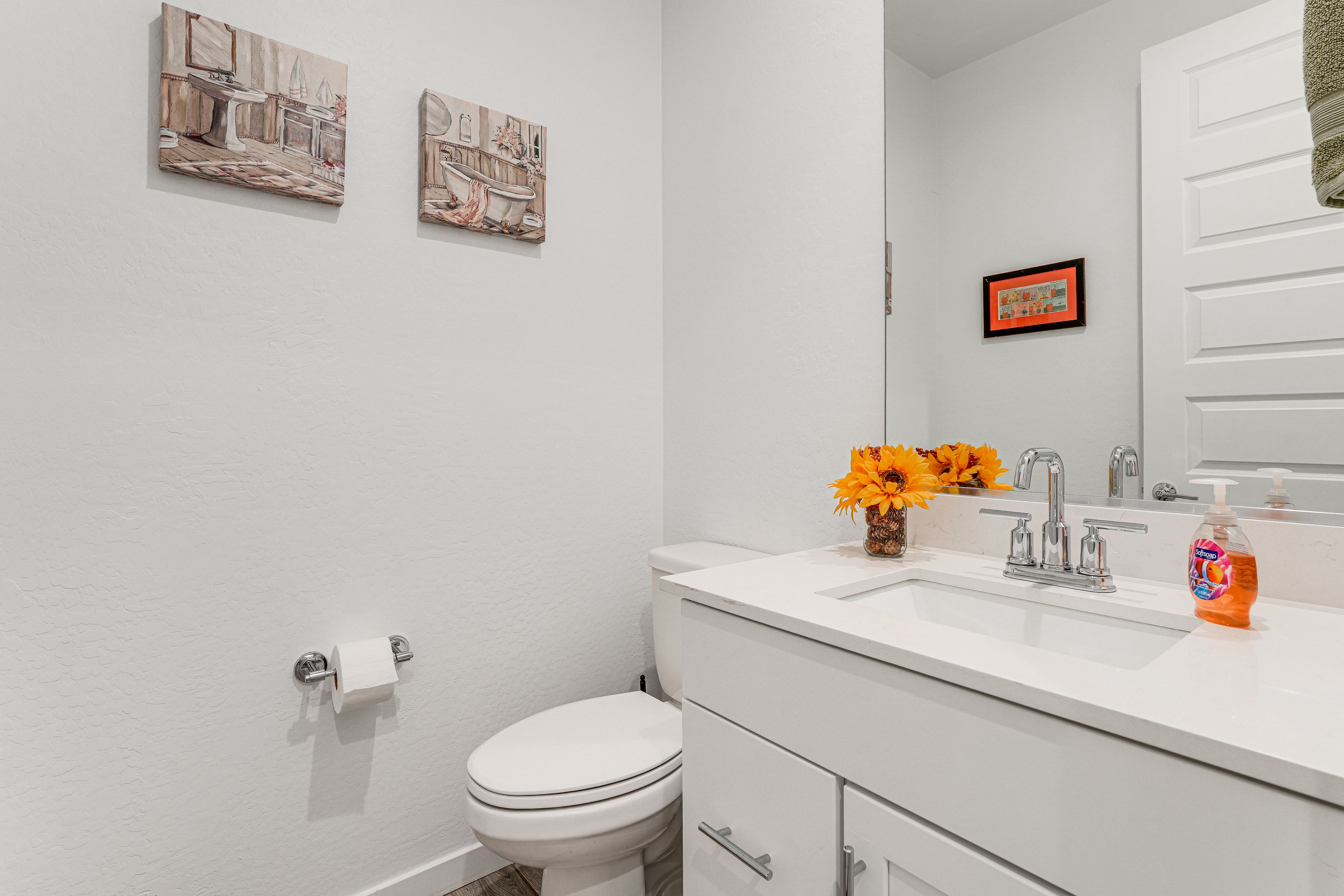 Half Bathroom | 2nd Floor | Towels Provided