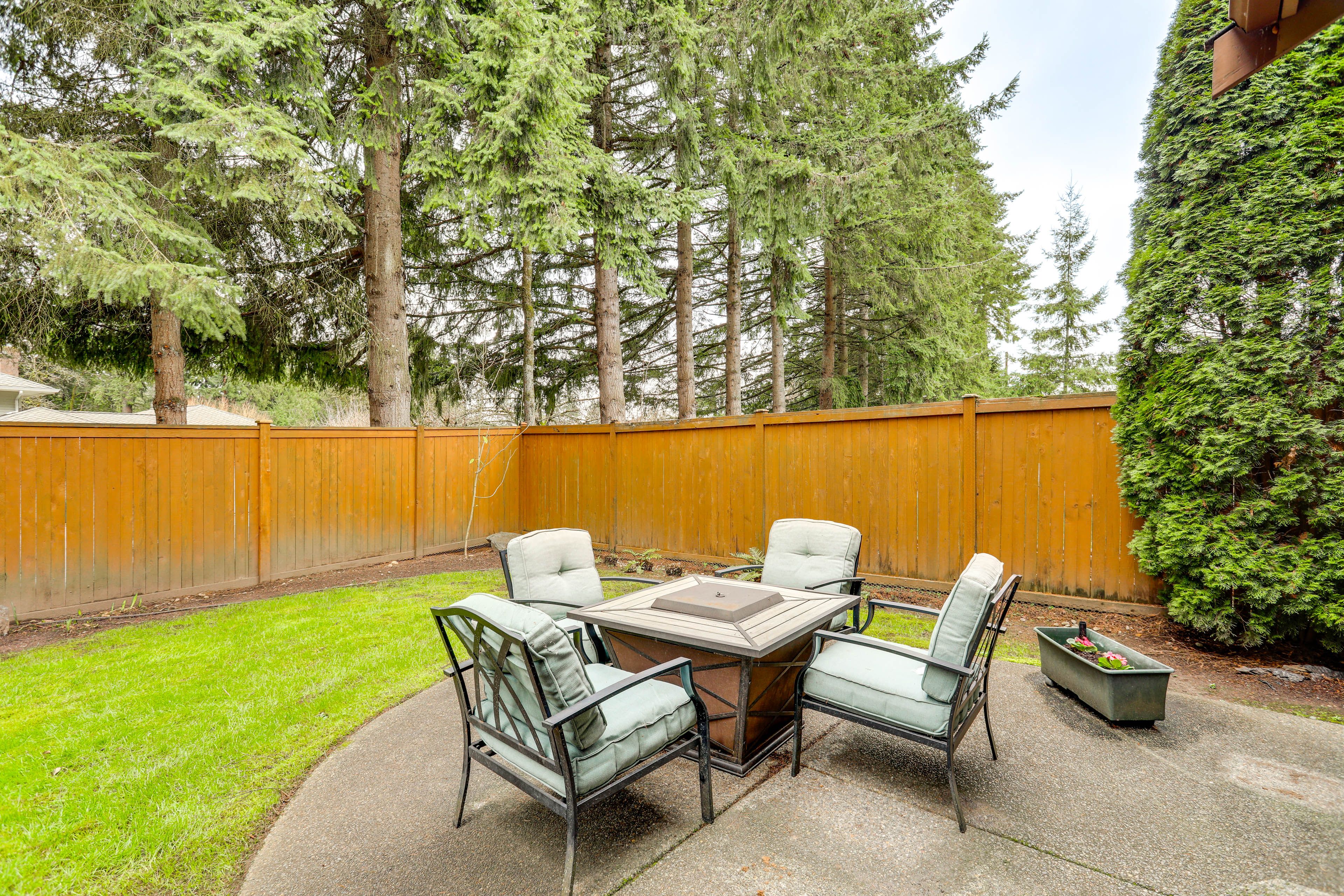 Private Patio & Yard