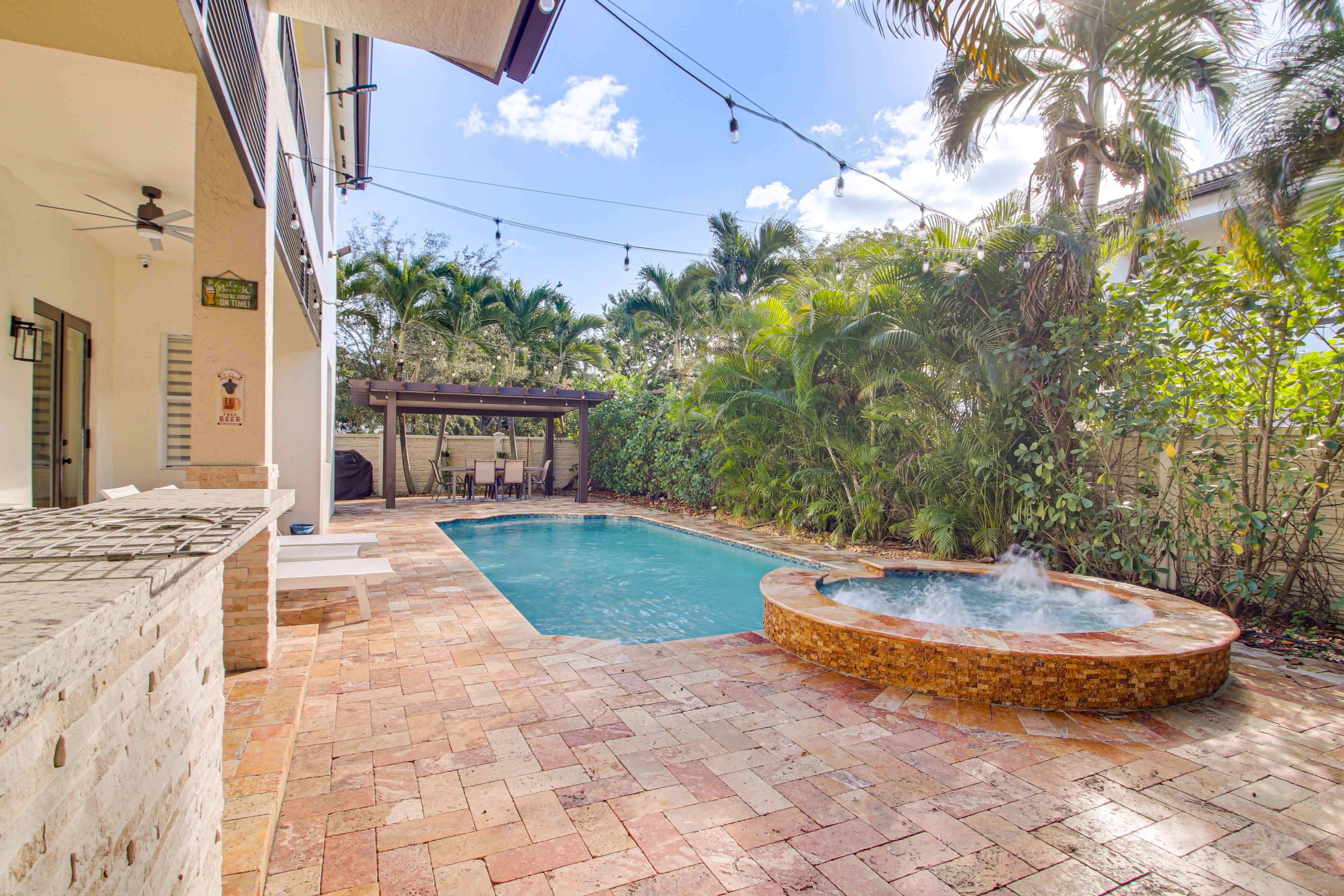 Hialeah Vacation Rental | 5BR | 3.5BA | 3,112 Sq Ft | 2 Steps to Enter