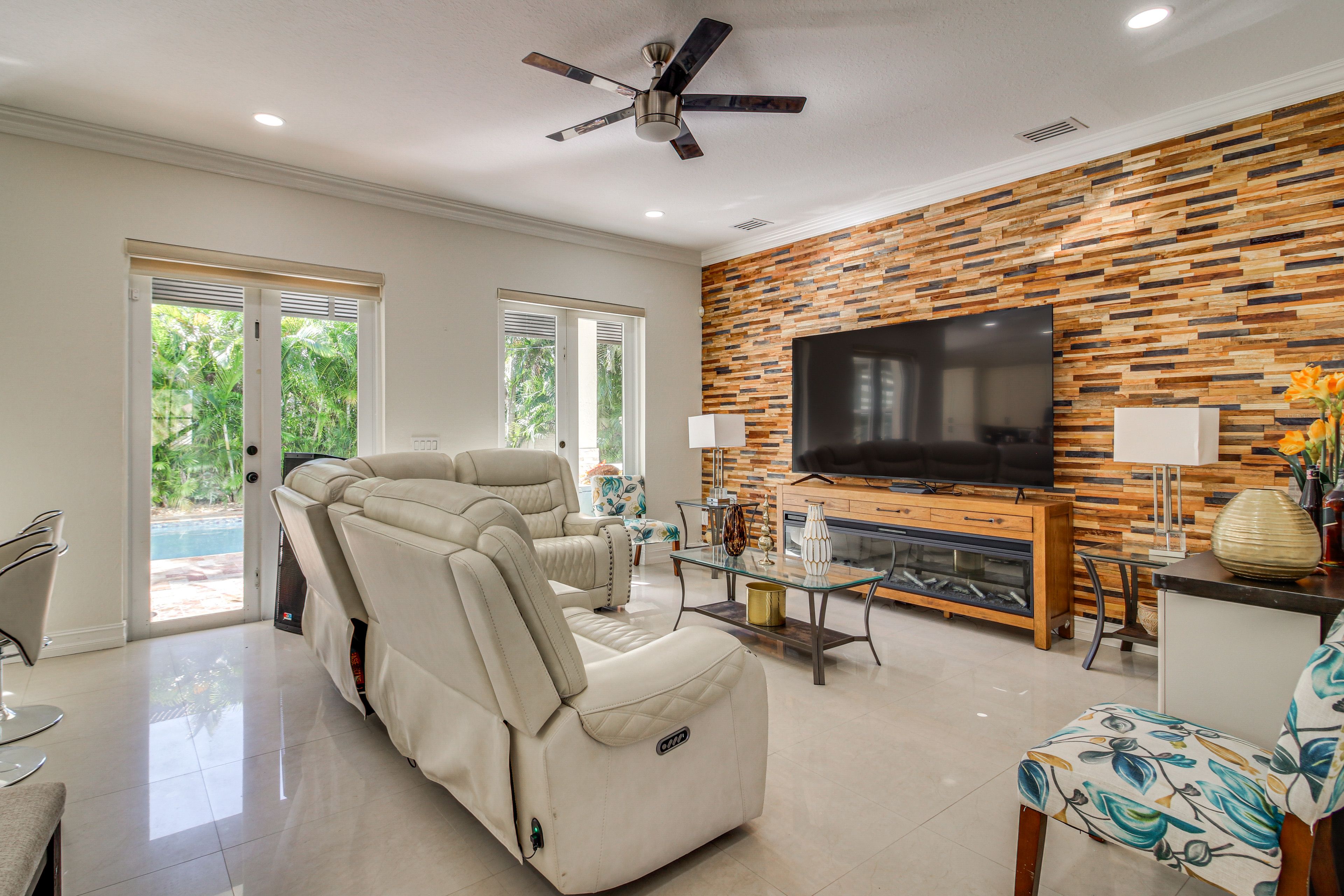 Living Room | Central Air Conditioning/Heat
