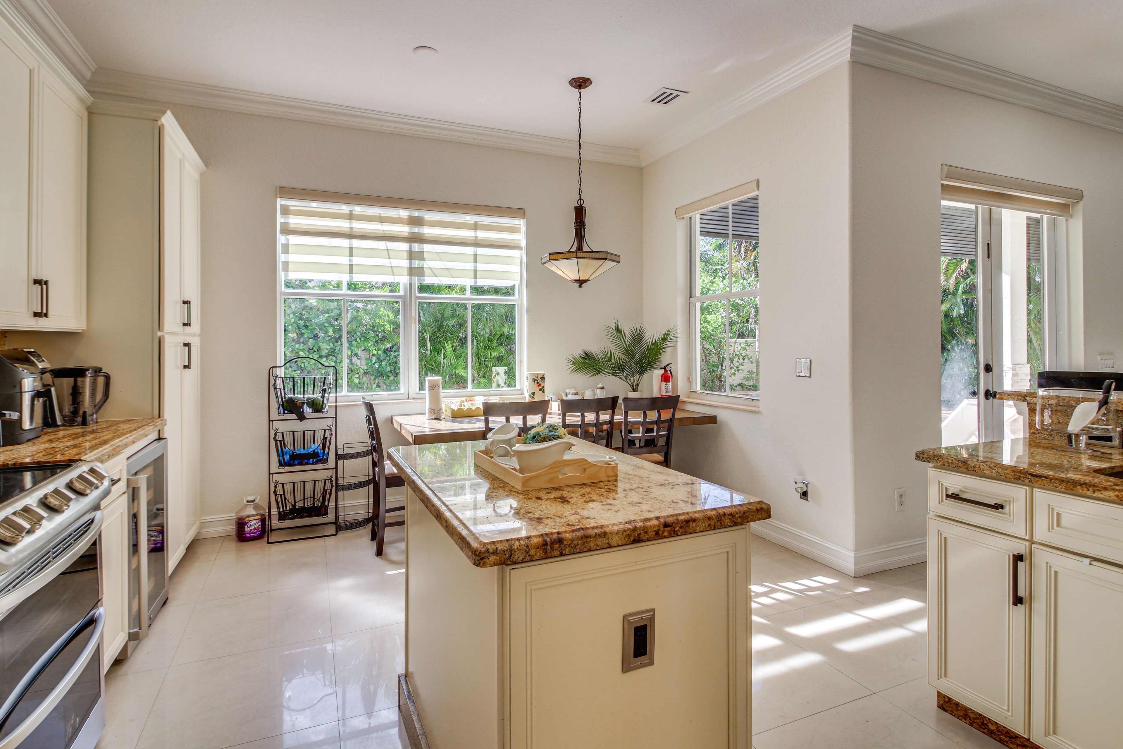 Breakfast Nook | 1st Floor