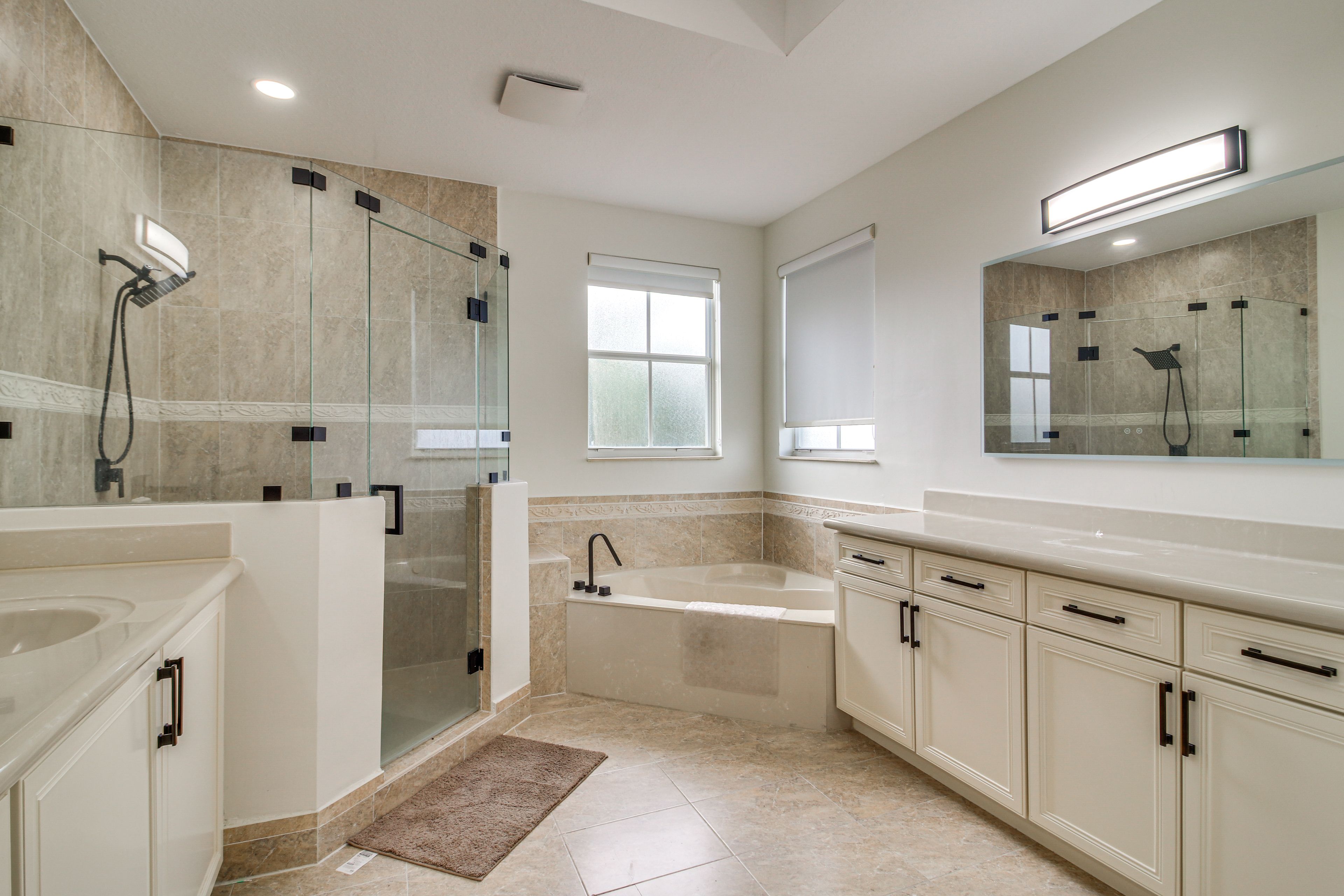 En-Suite Bathroom | 2nd Floor