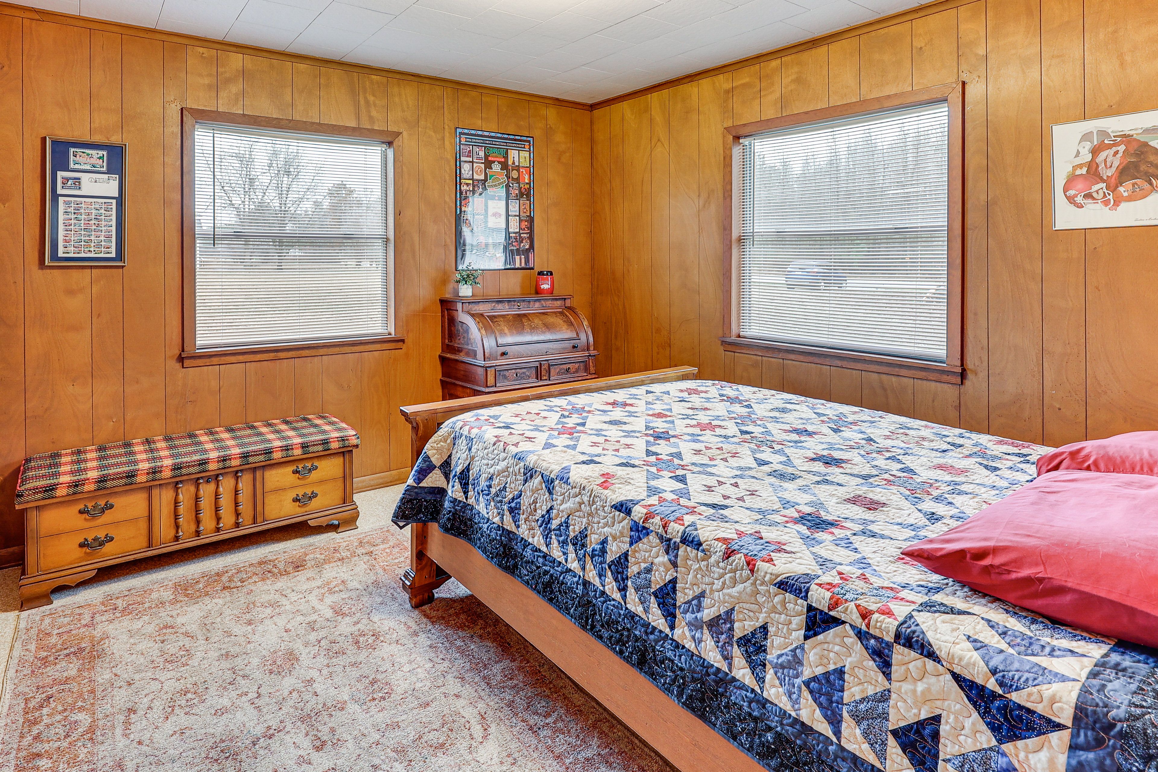 Bedroom 1 | Queen Bed