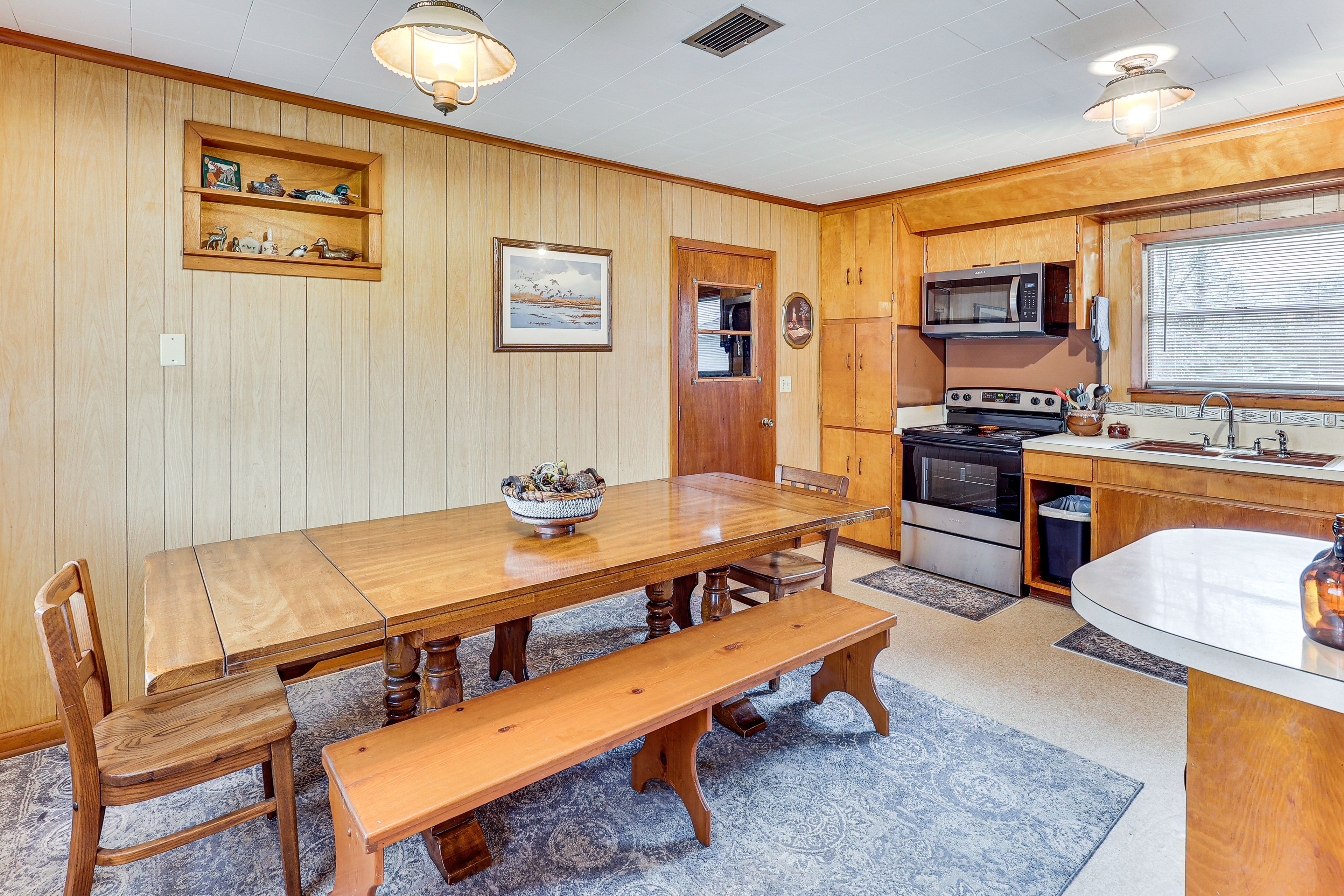 Dining Area | Dishware/Flatware