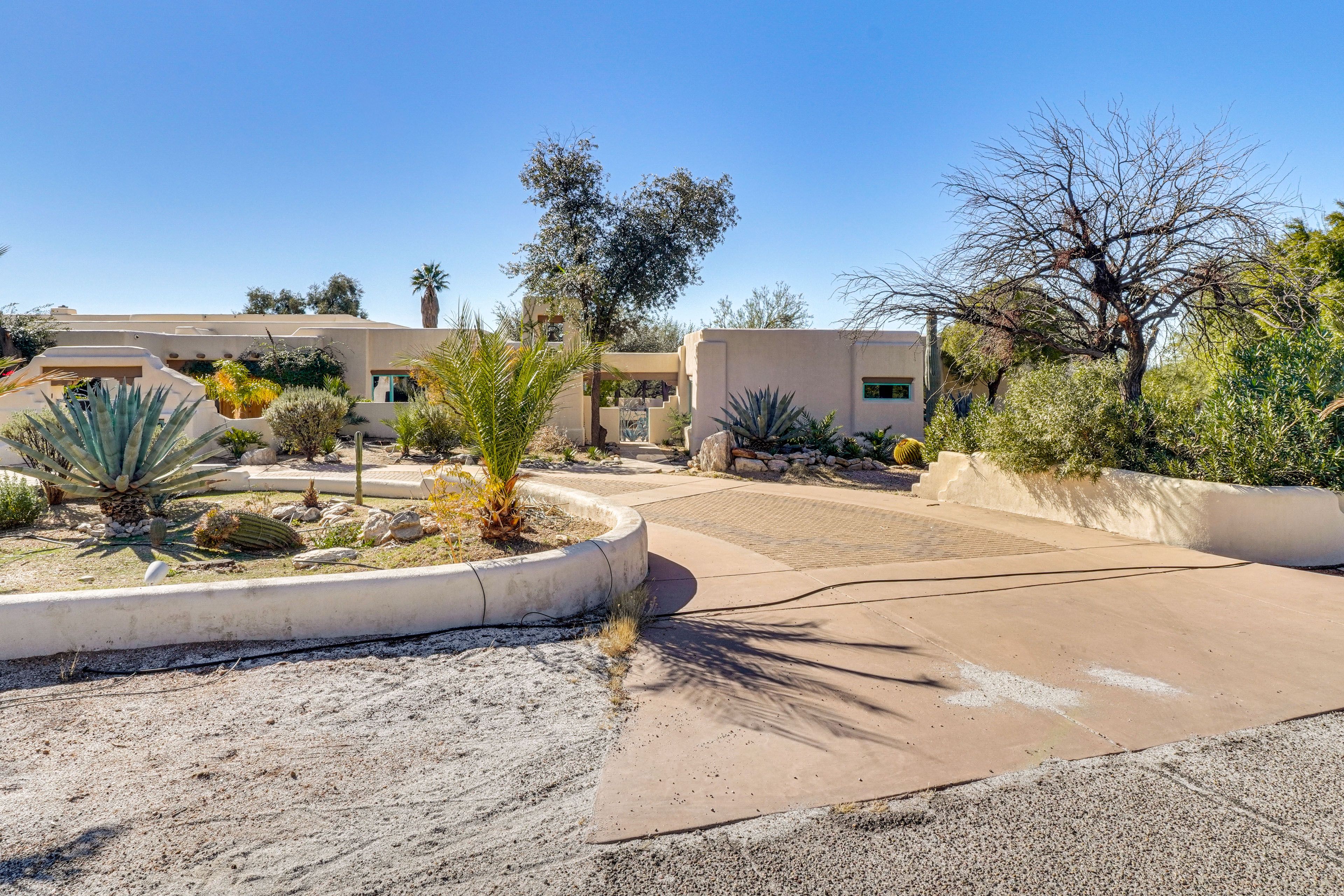 Parking | Shared Driveway (3 Vehicles)