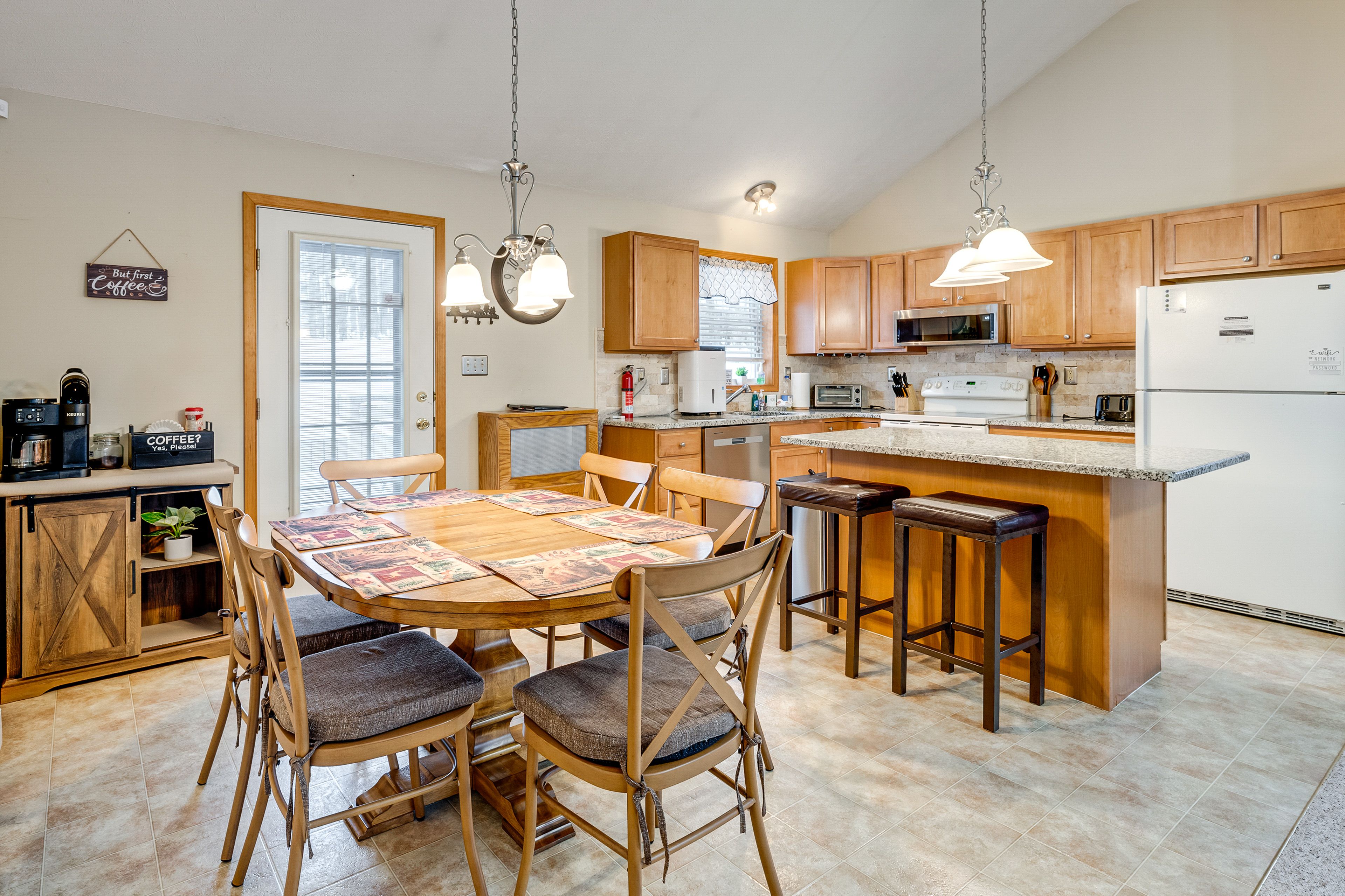 Kitchen | Dining Area | Free WiFi | Central Air Conditioning/Heat