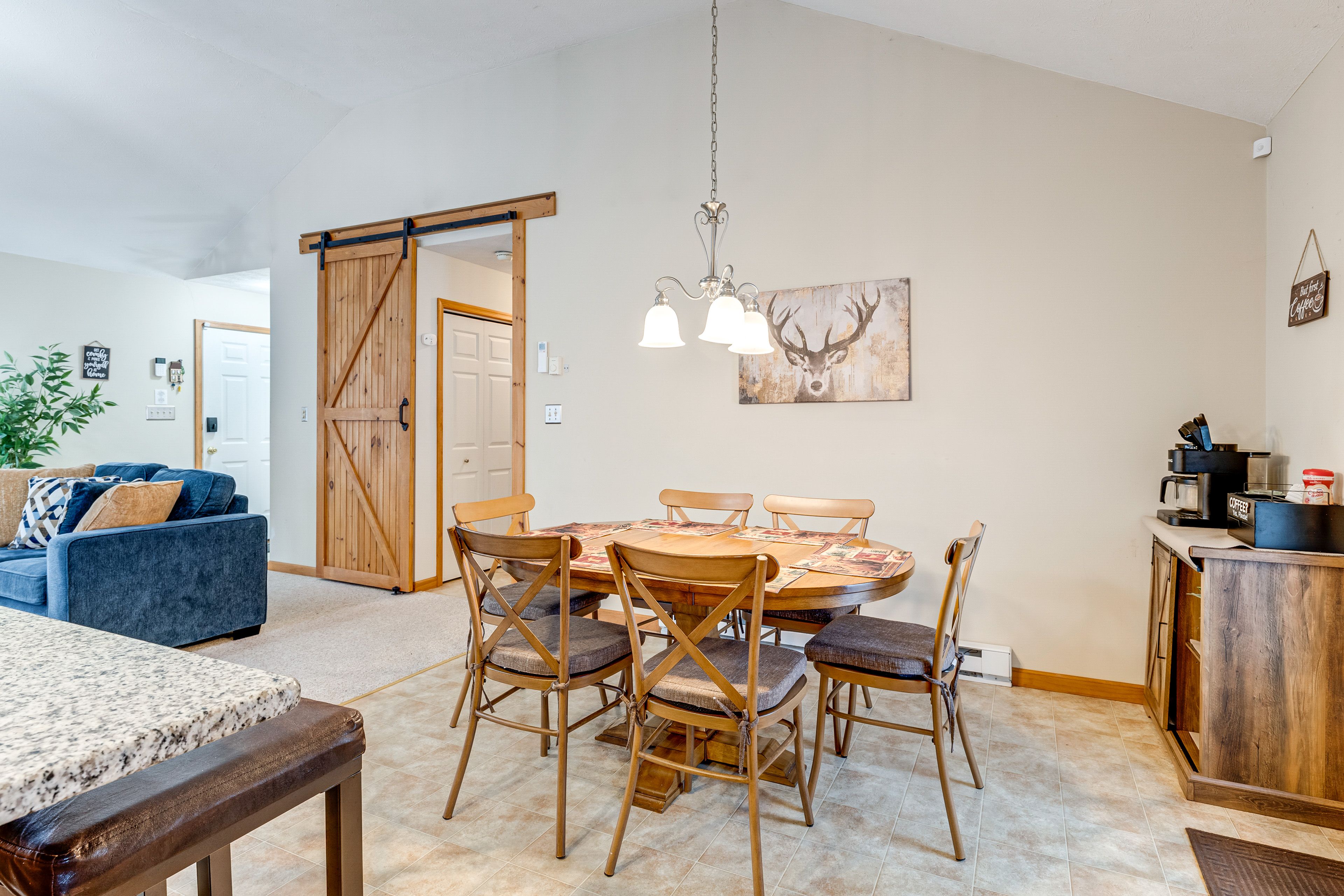 Dining Area | Dishware/Flatware Provided