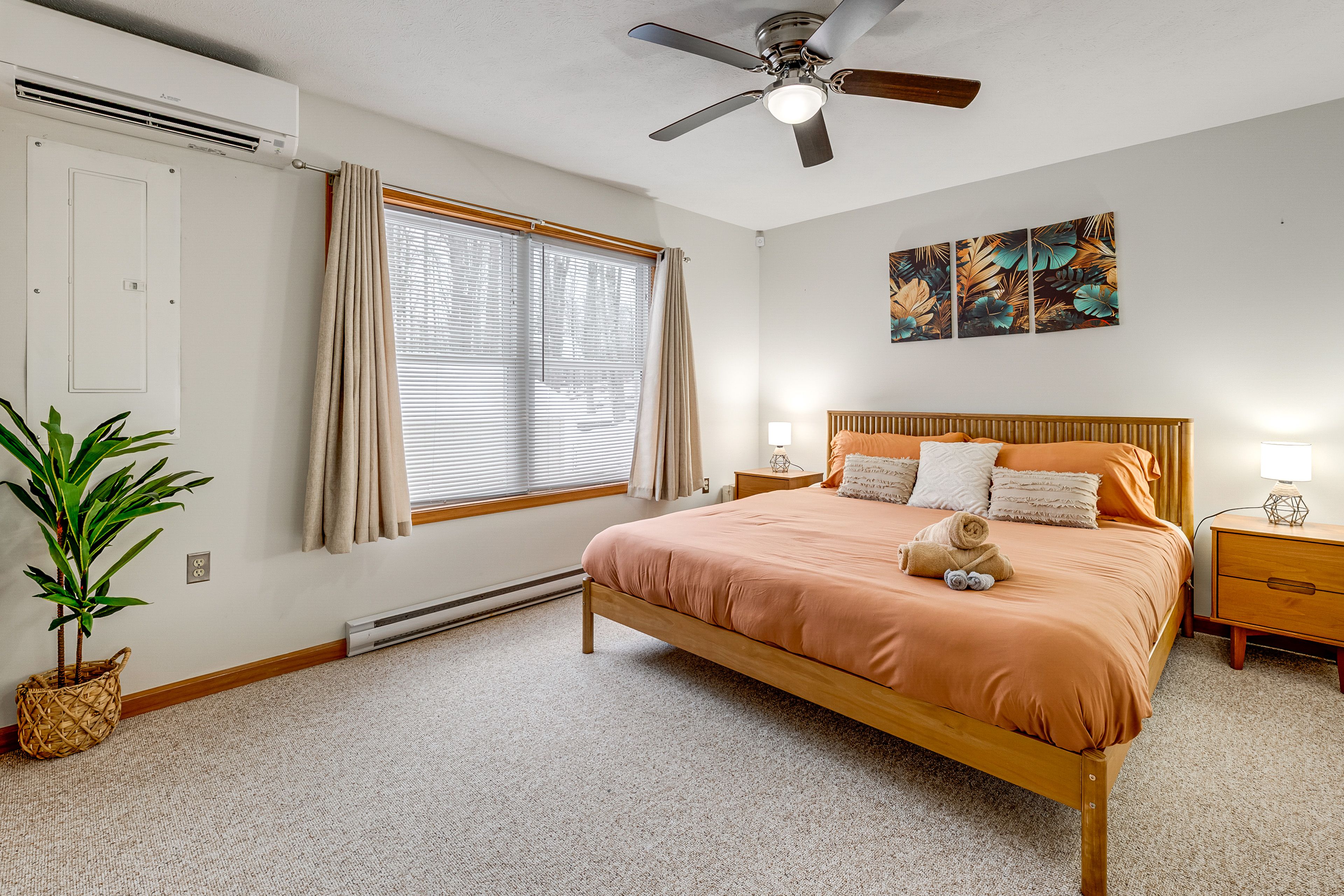 Bedroom 1 | King Bed