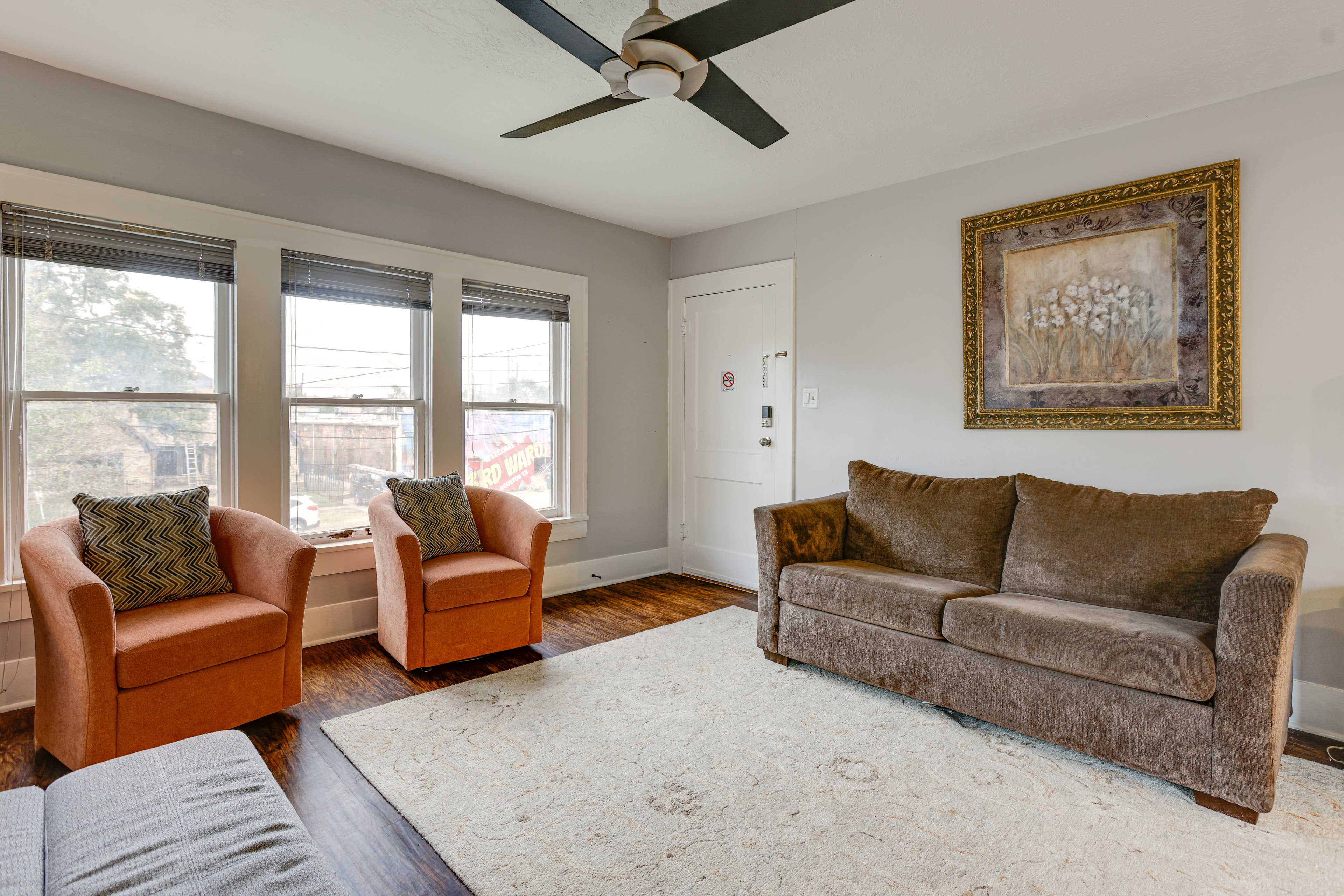 Living Room | Sleeper Sofa | Smart TV | Free WiFi