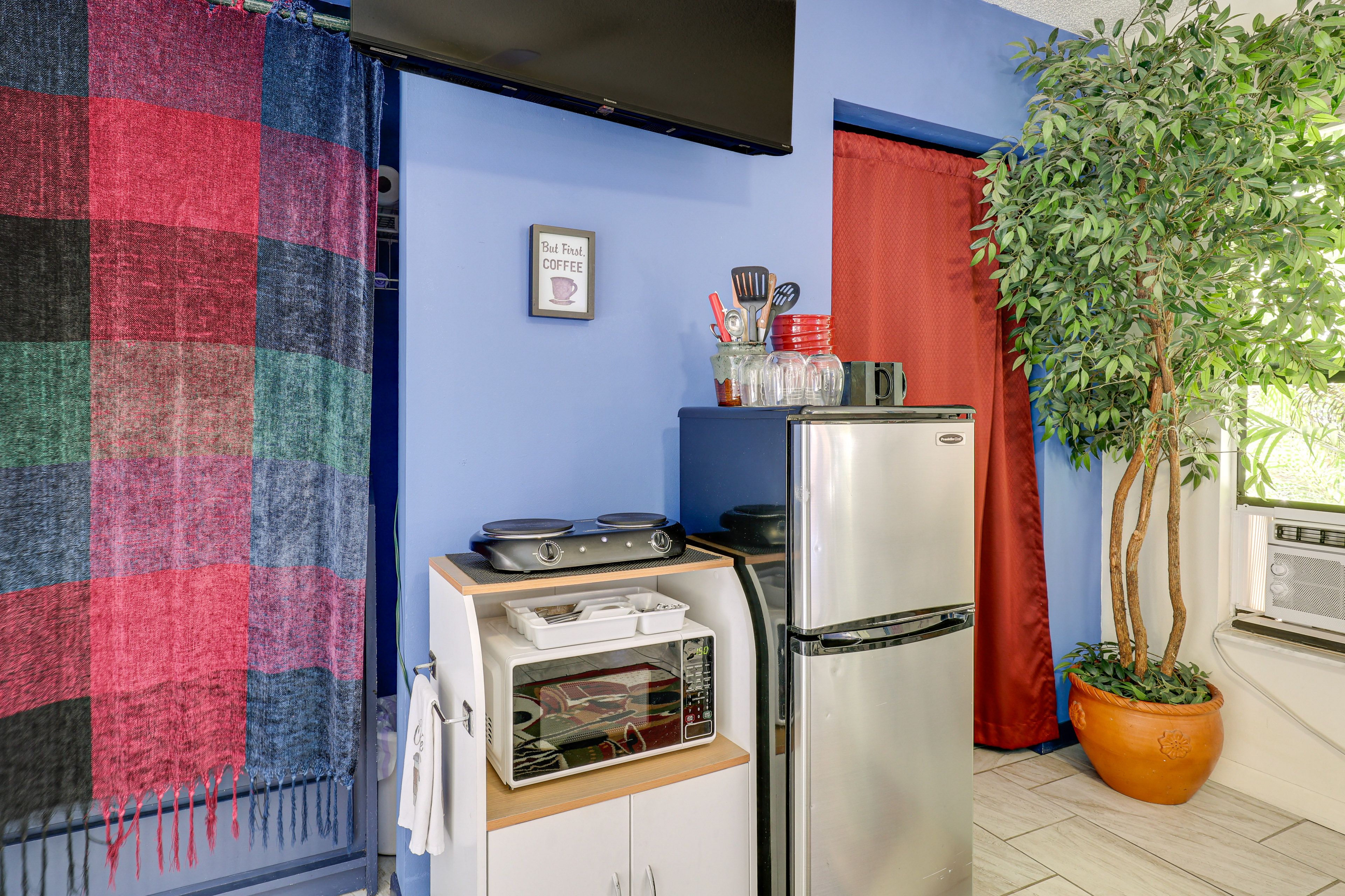 Kitchenette | Toaster Oven | Hot Plate