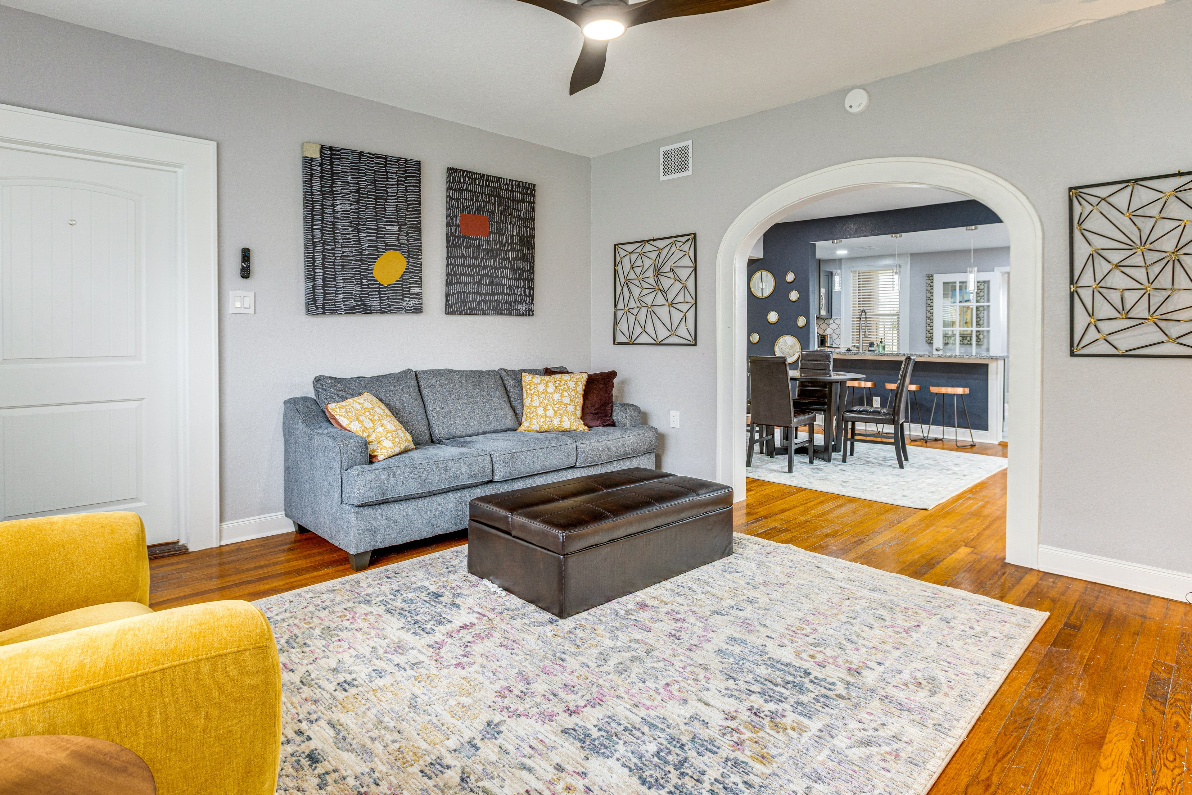 Living Room | Free WiFi | Smart TV | Central A/C | Sleeper Sofa