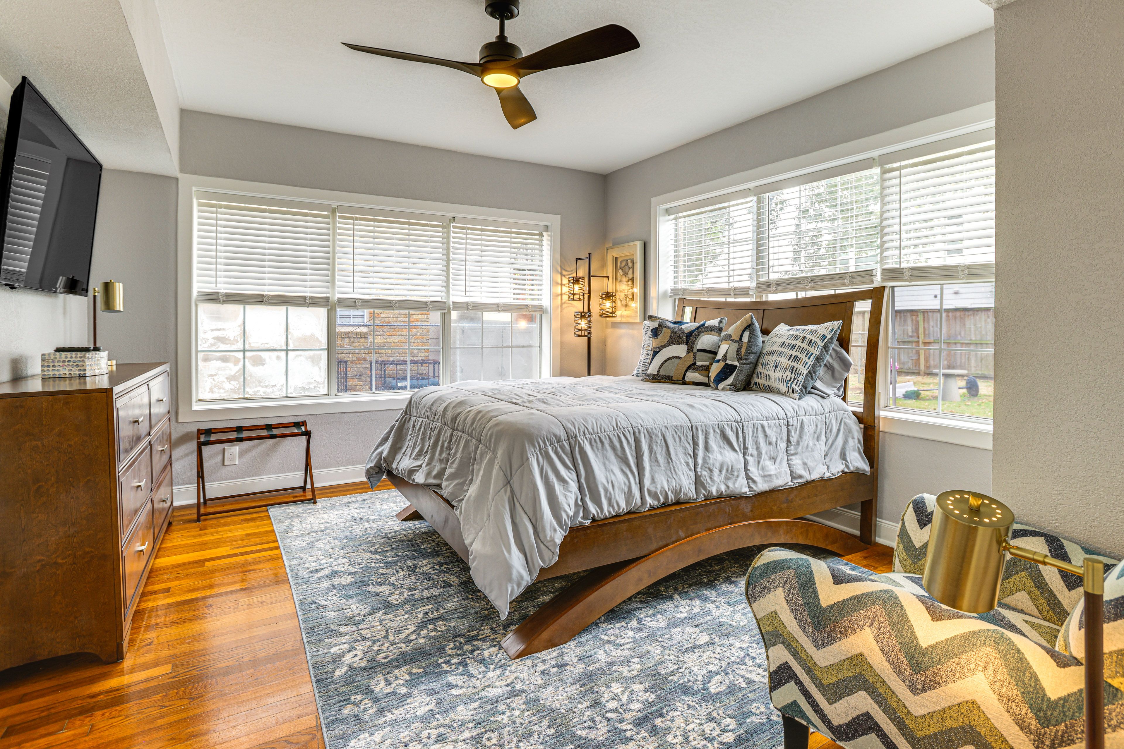 Bedroom 1 | Queen Bed