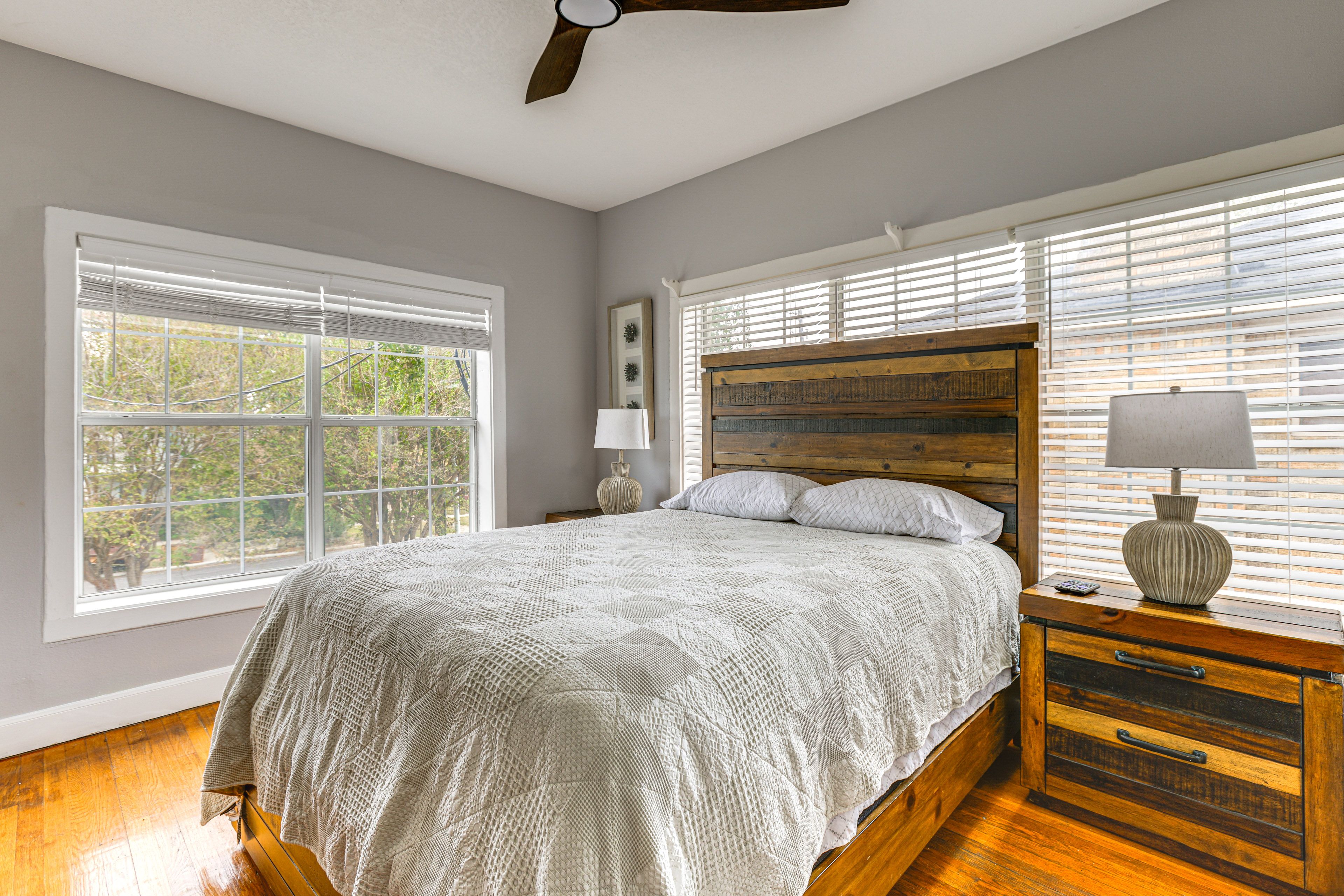 Bedroom 2 | Queen Bed