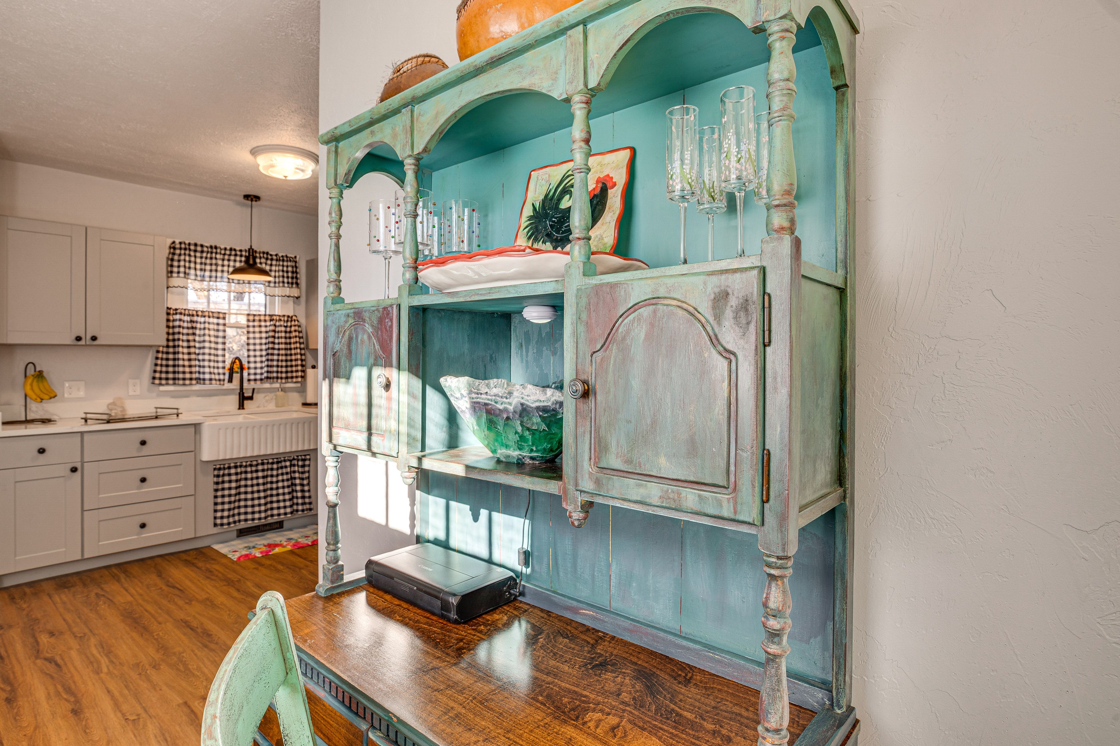 Laptop Workspace | Free WiFi