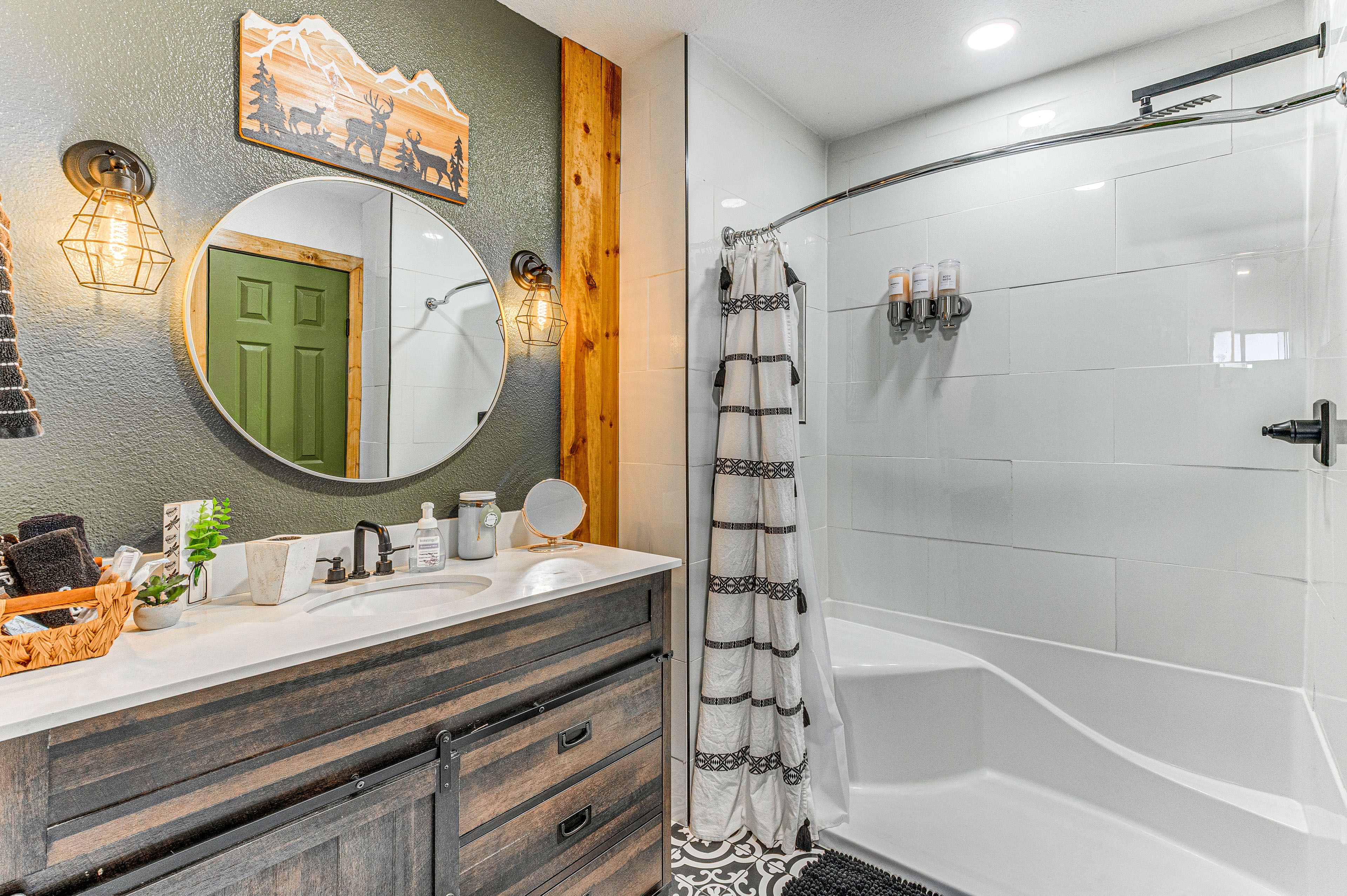 En-Suite Bathroom | 2nd Floor | Towels Provided