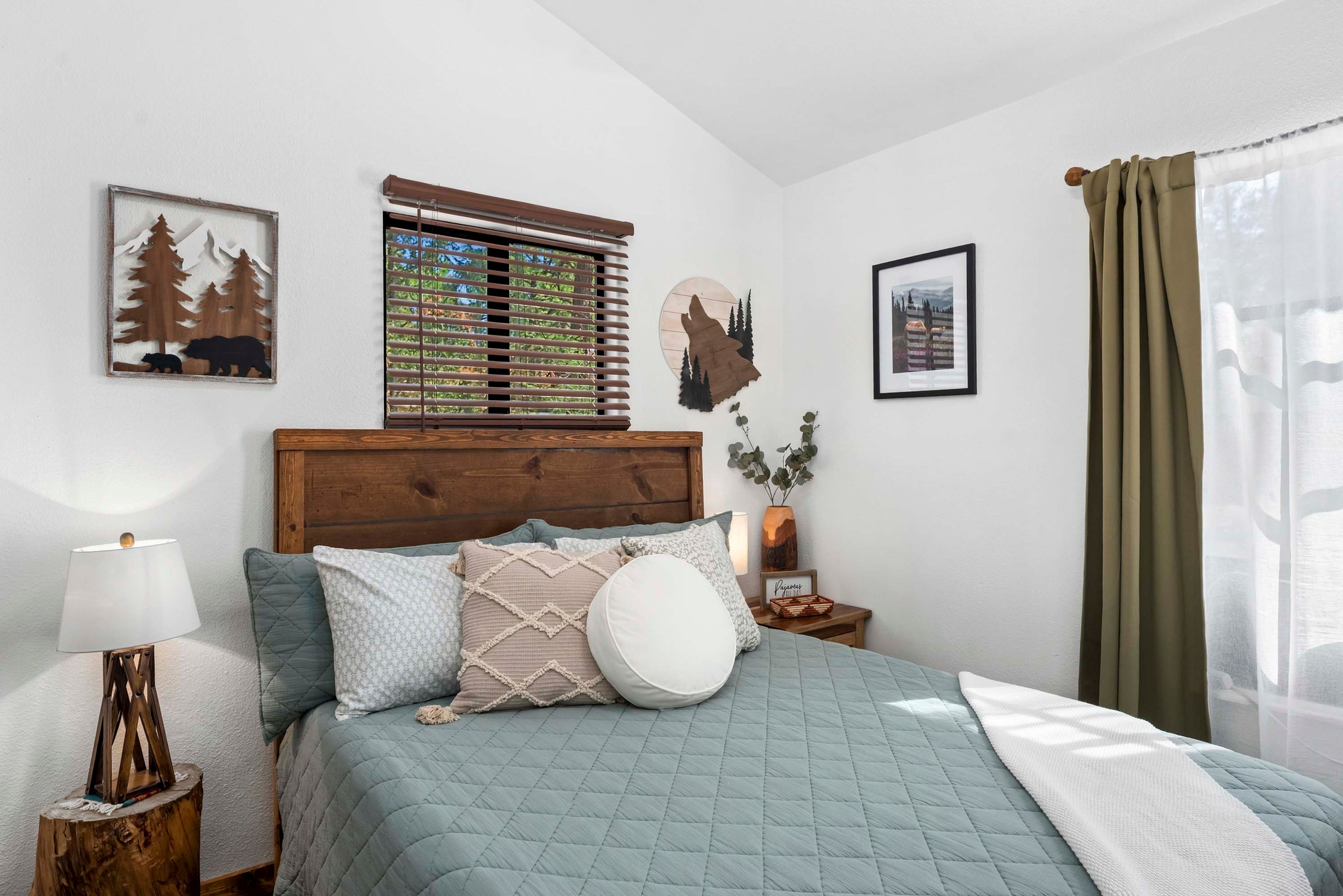 Bedroom 4 | 2nd Floor | Queen Bed | Smart TV