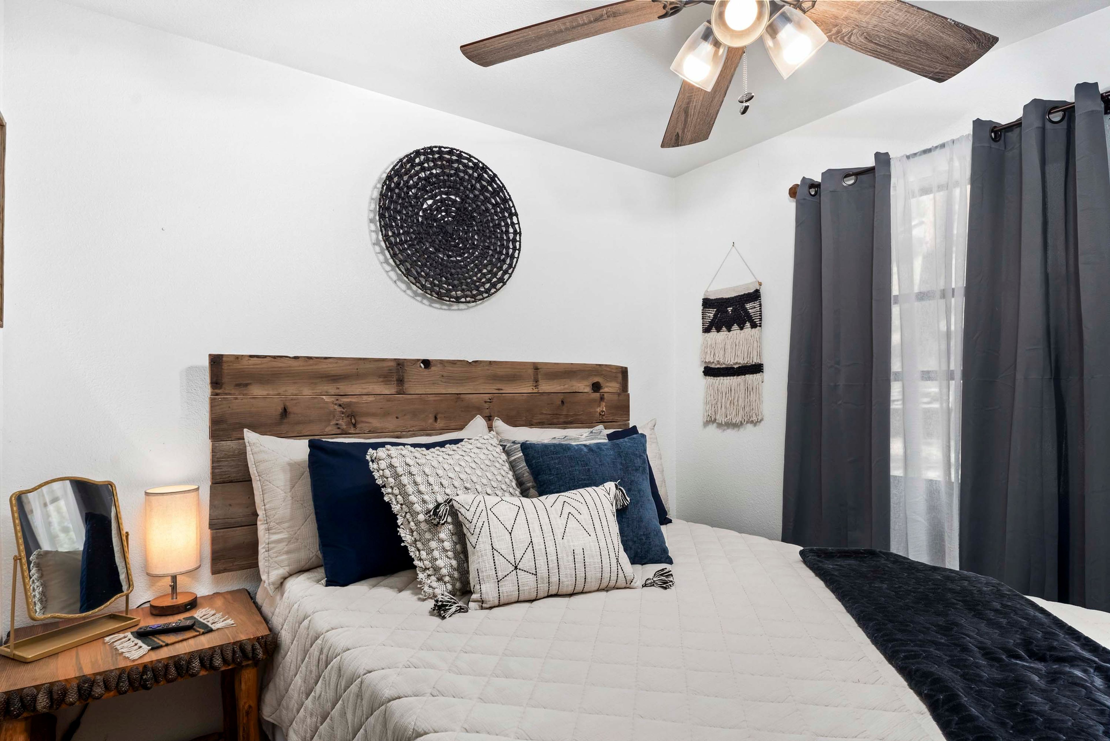 Bedroom 2 | 2nd Floor | Queen Bed | Smart TV