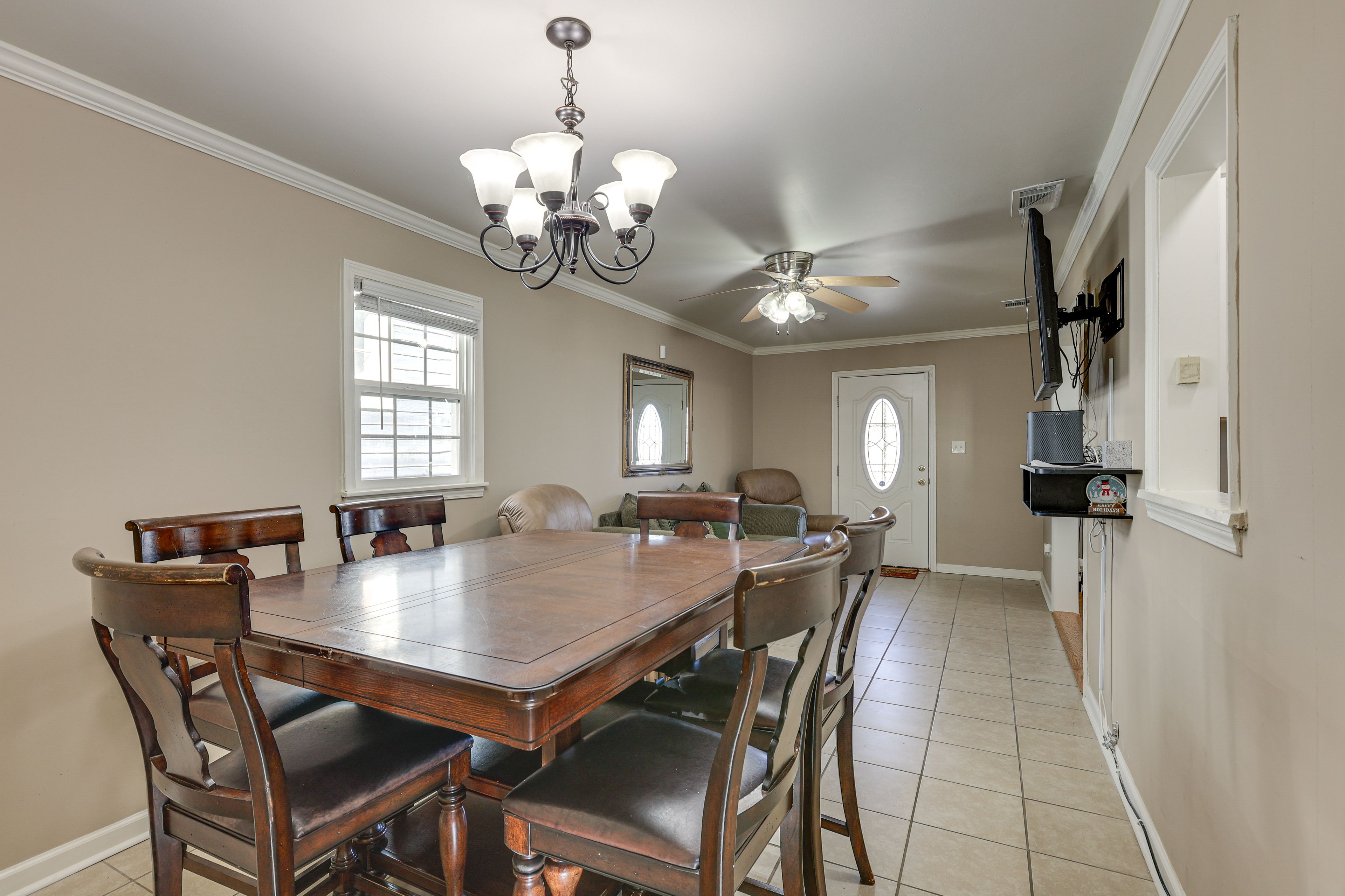 Dining Area | Dishware & Flatware Provided