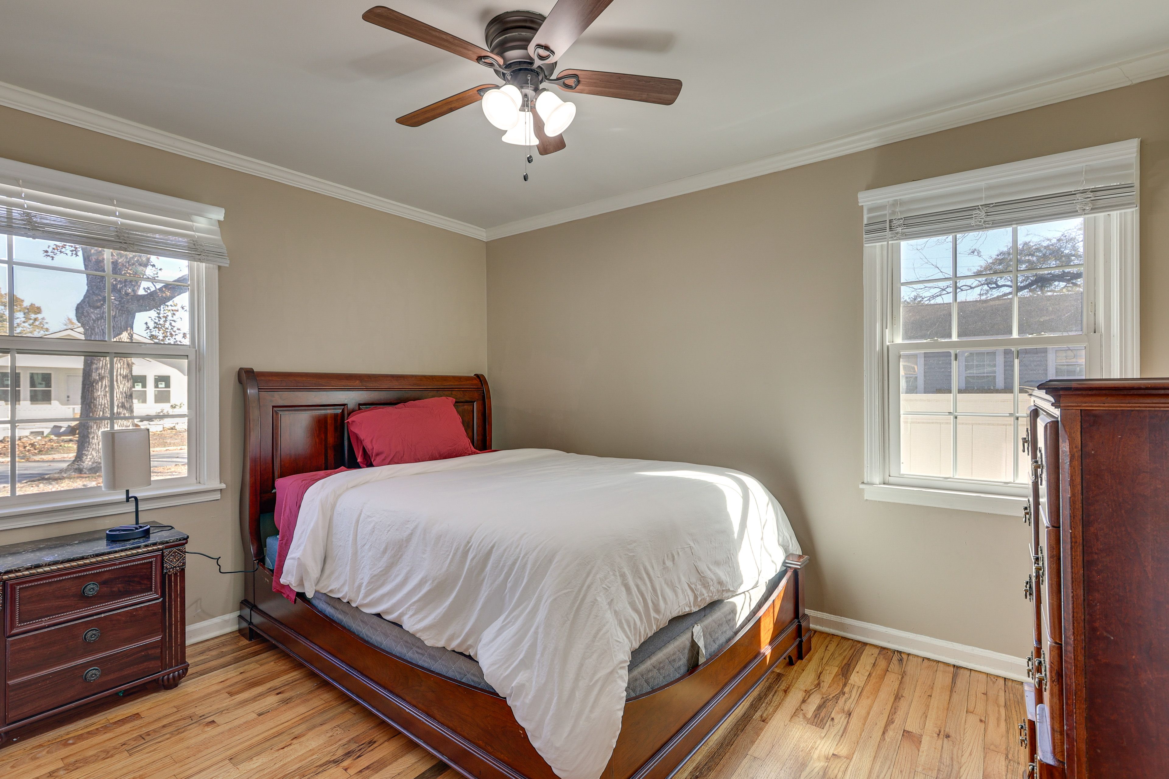 Bedroom 3 | Queen Bed