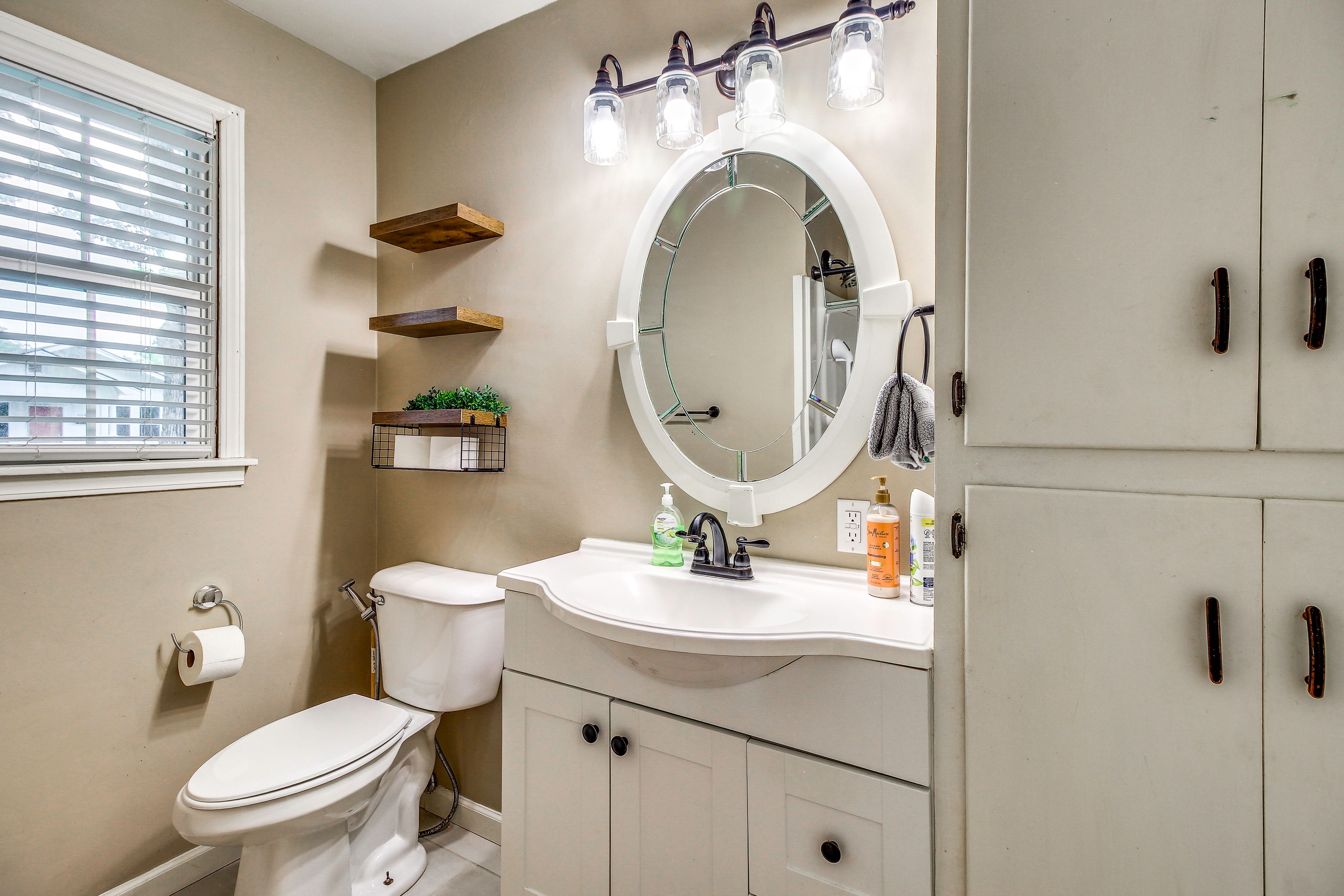 Full Bathroom
