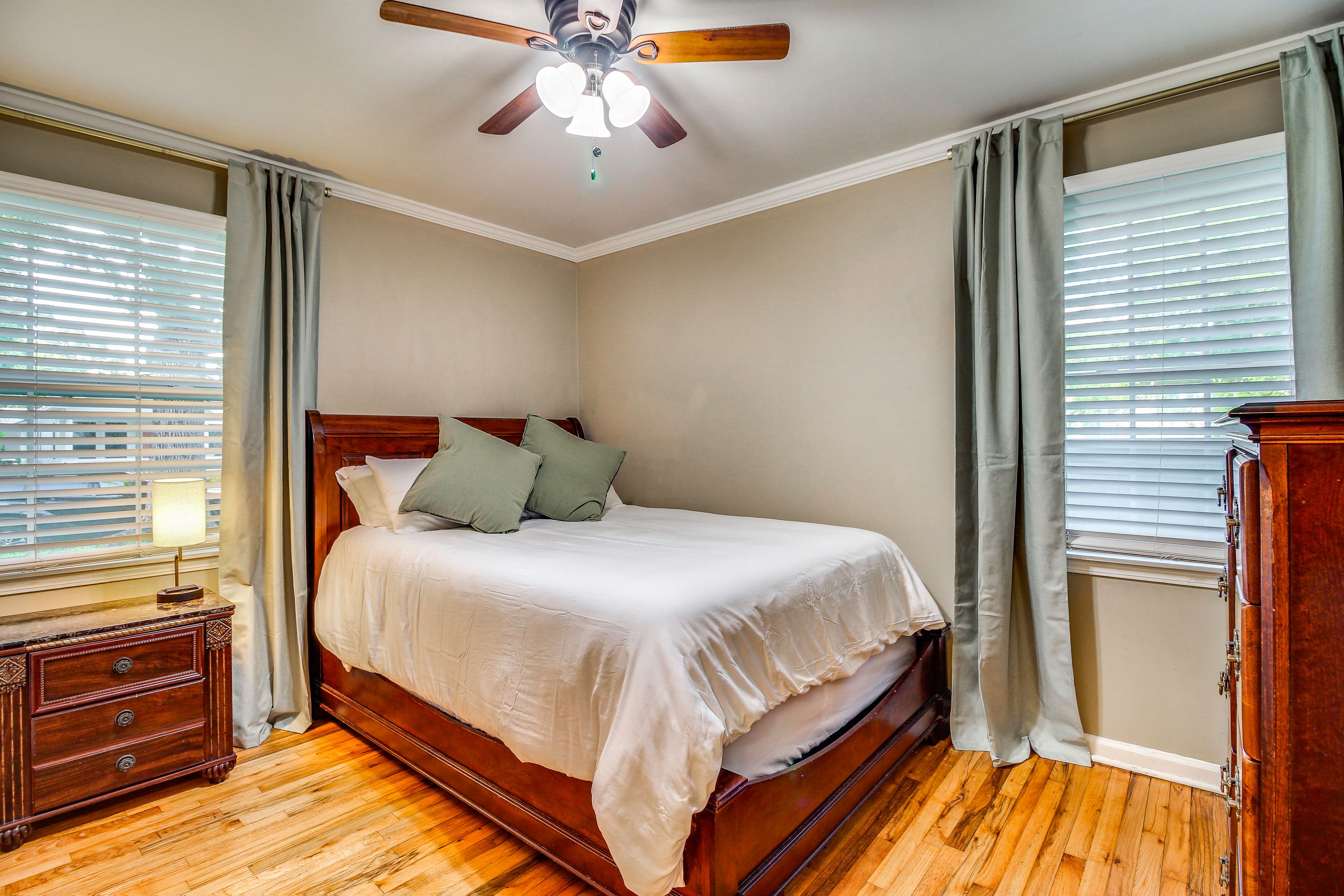 Bedroom 3 | Queen Bed