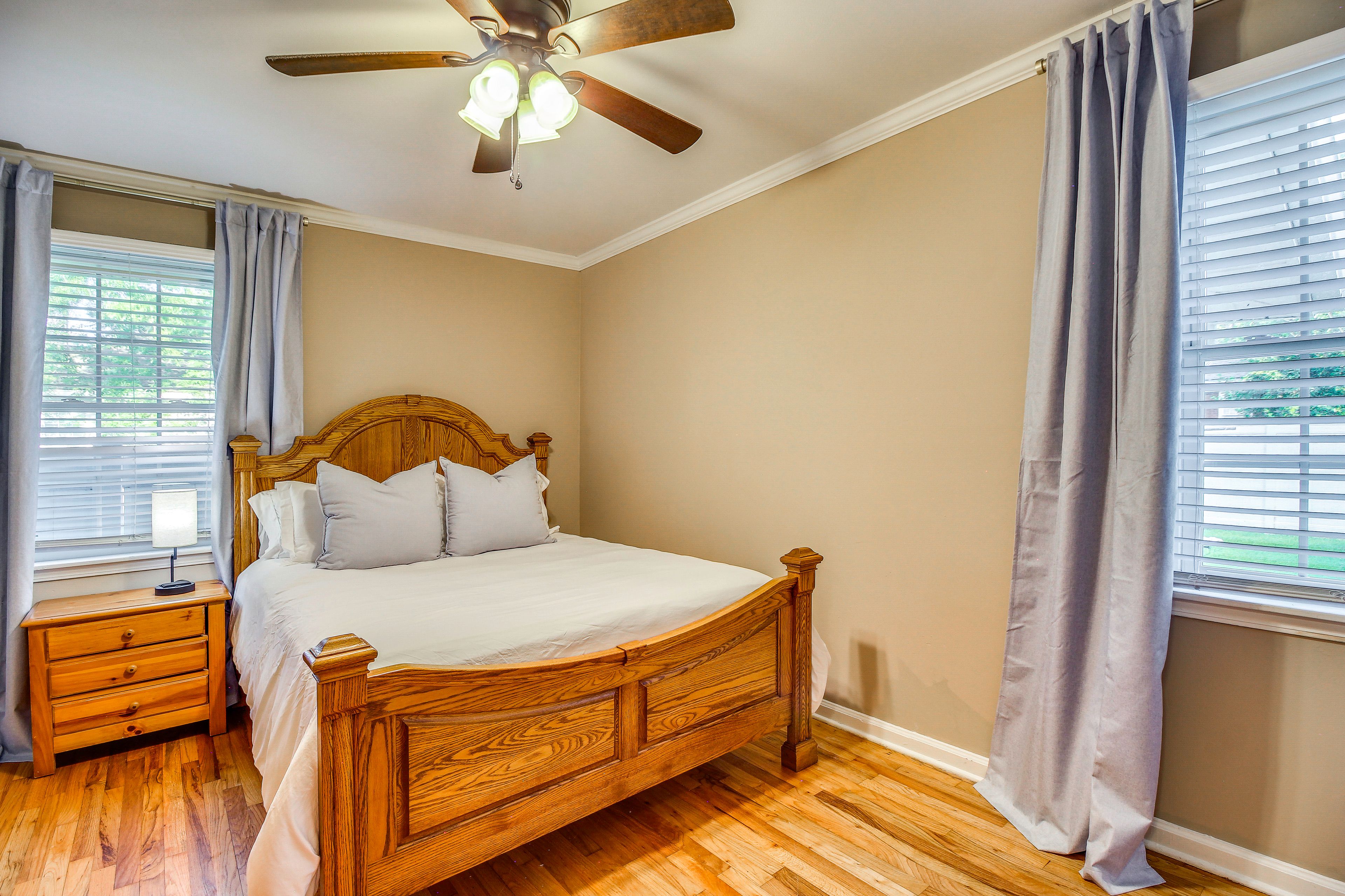 Bedroom 2 | Queen Bed