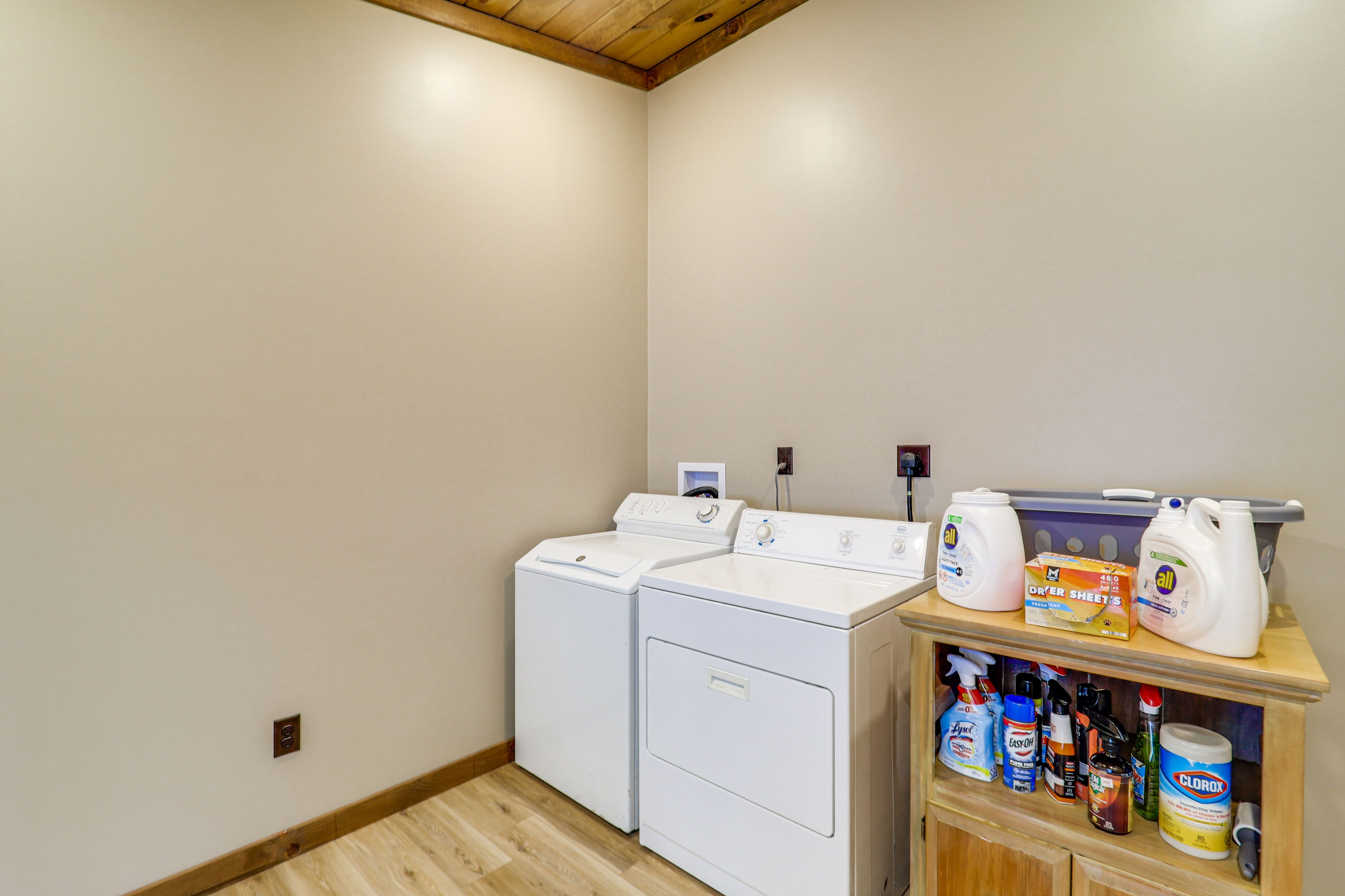 Laundry Room | Washer & Dryer