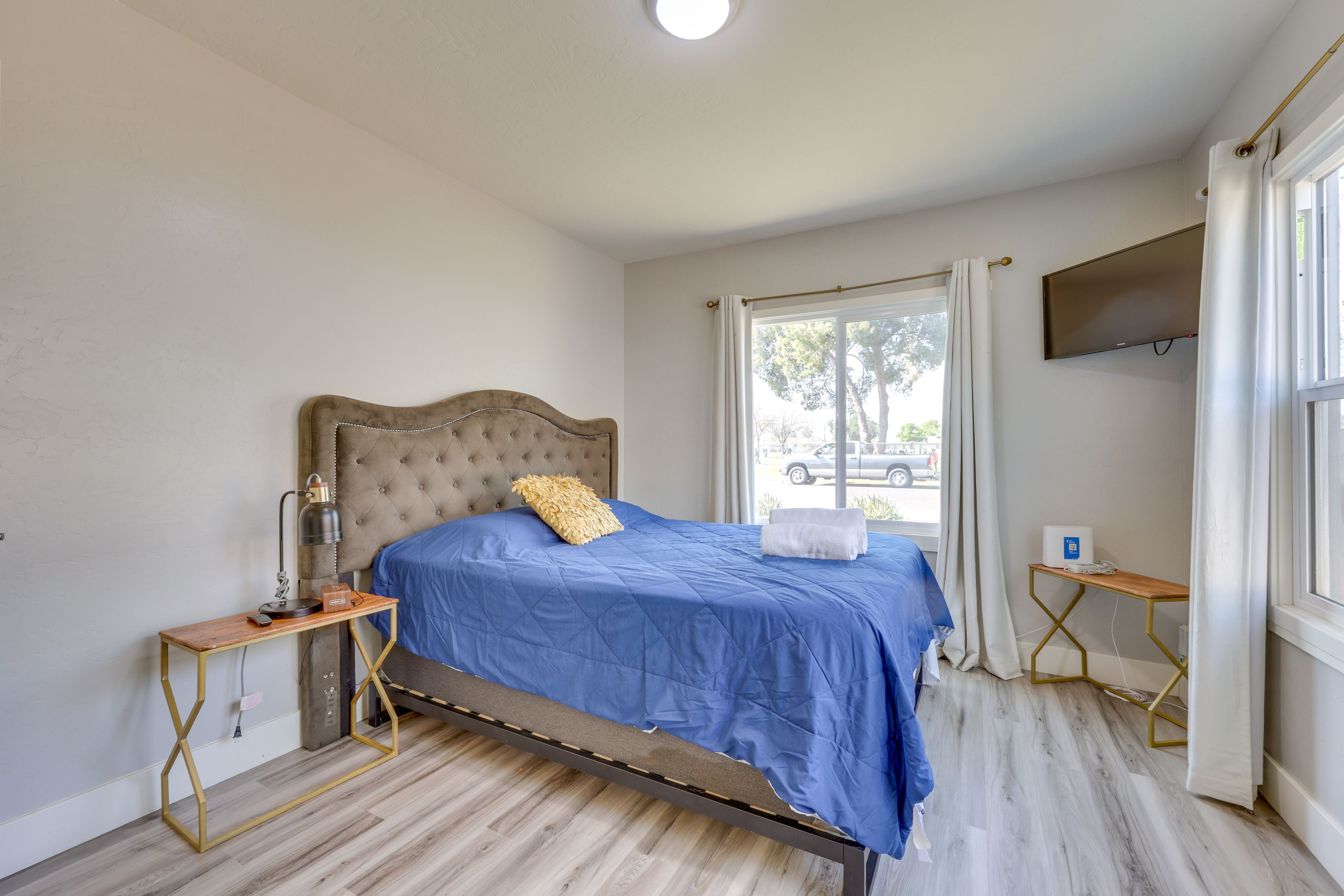 Bedroom 1 | Queen Bed