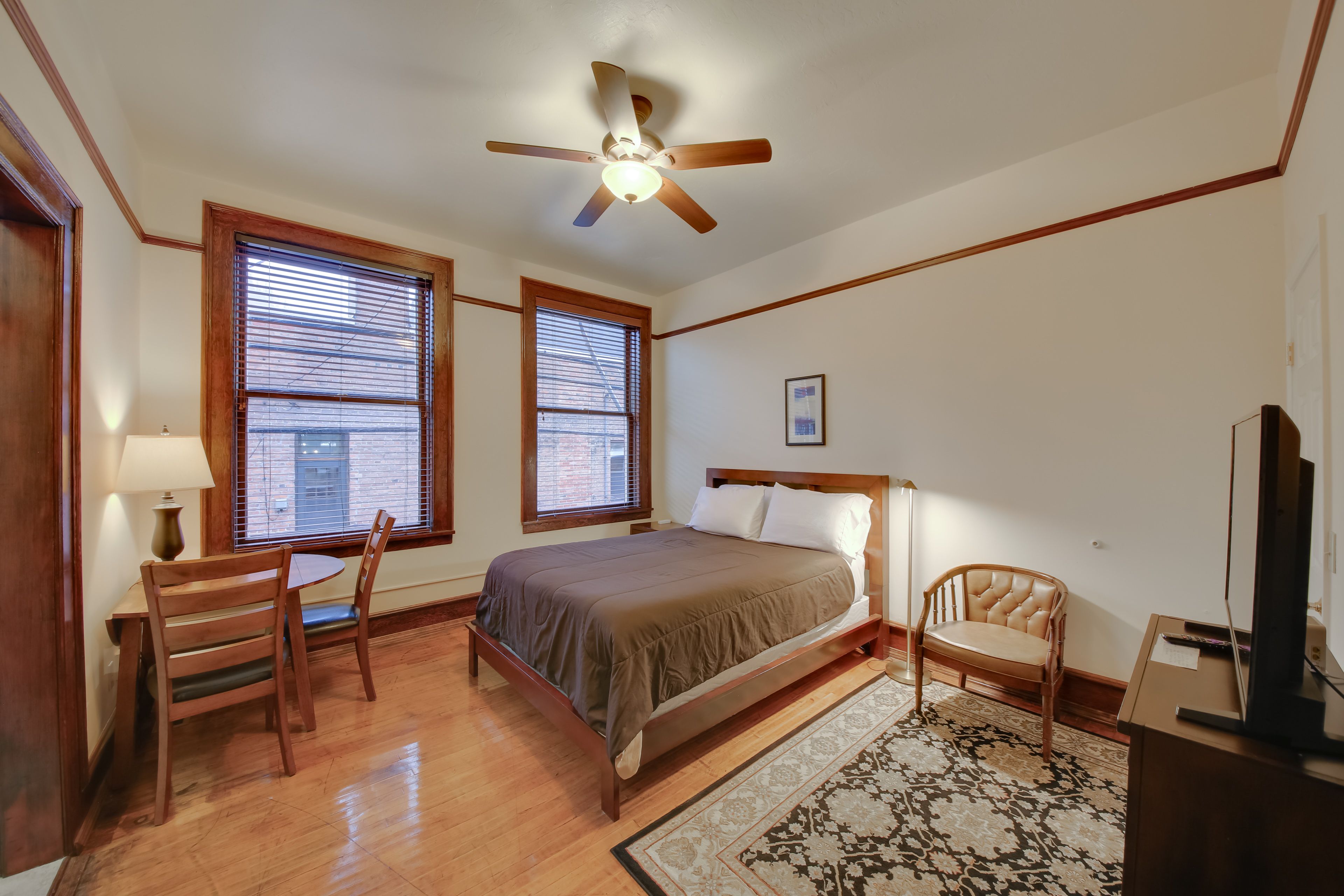 Studio | Queen Bed | Smart TV | Board Games | Books