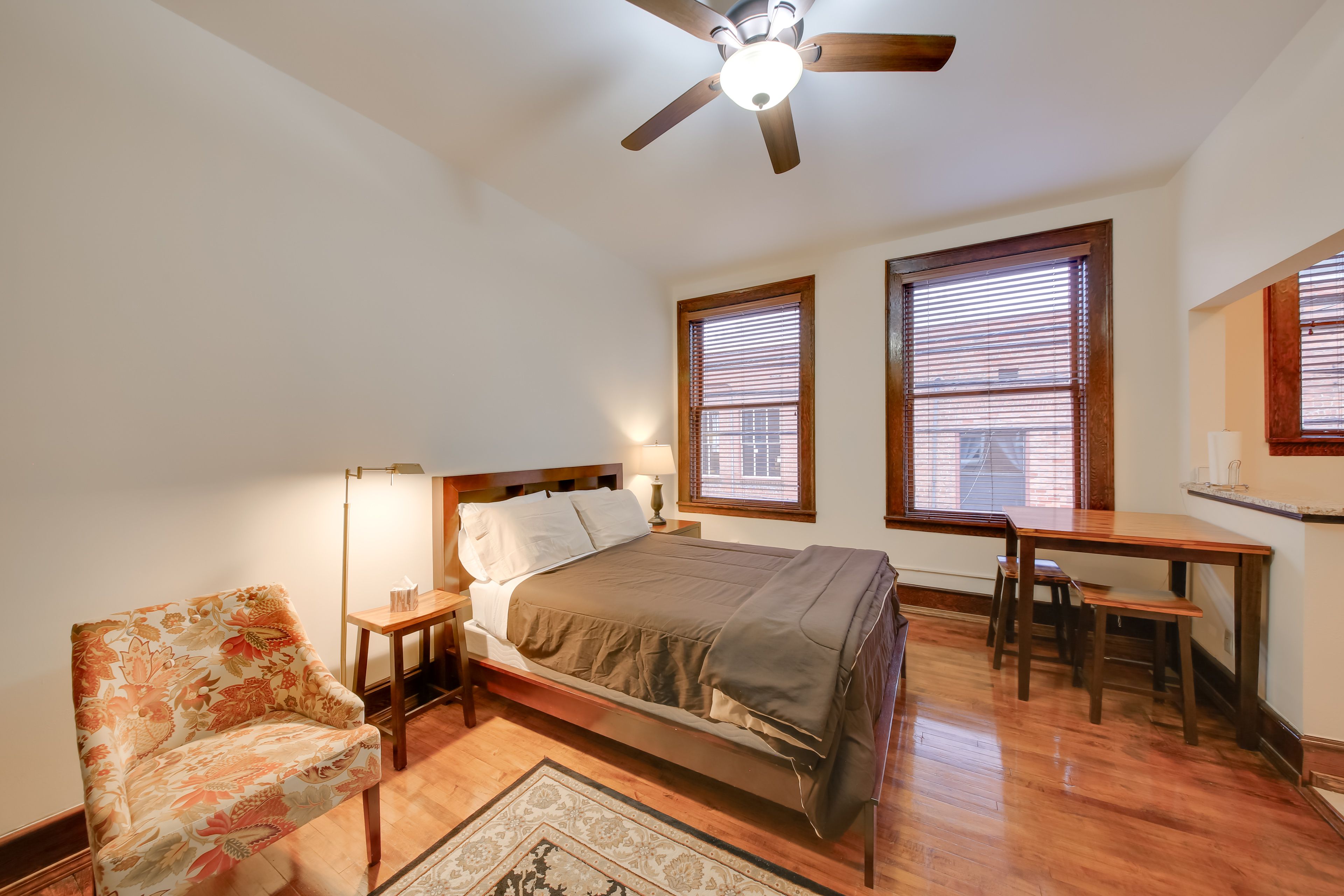 Studio | Queen Bed | Smart TV | Board Games | Books