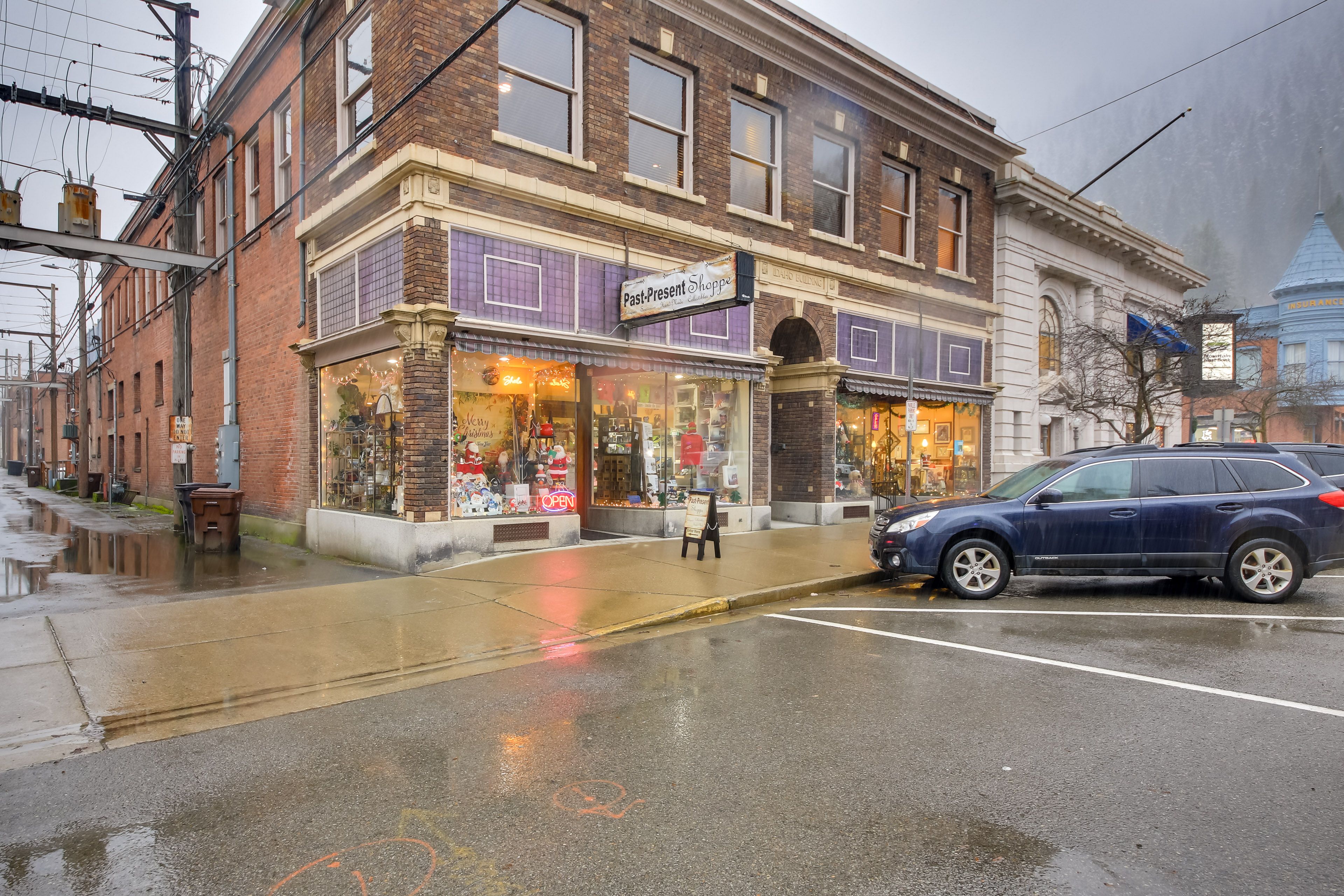 Property Exterior | Free Street Parking