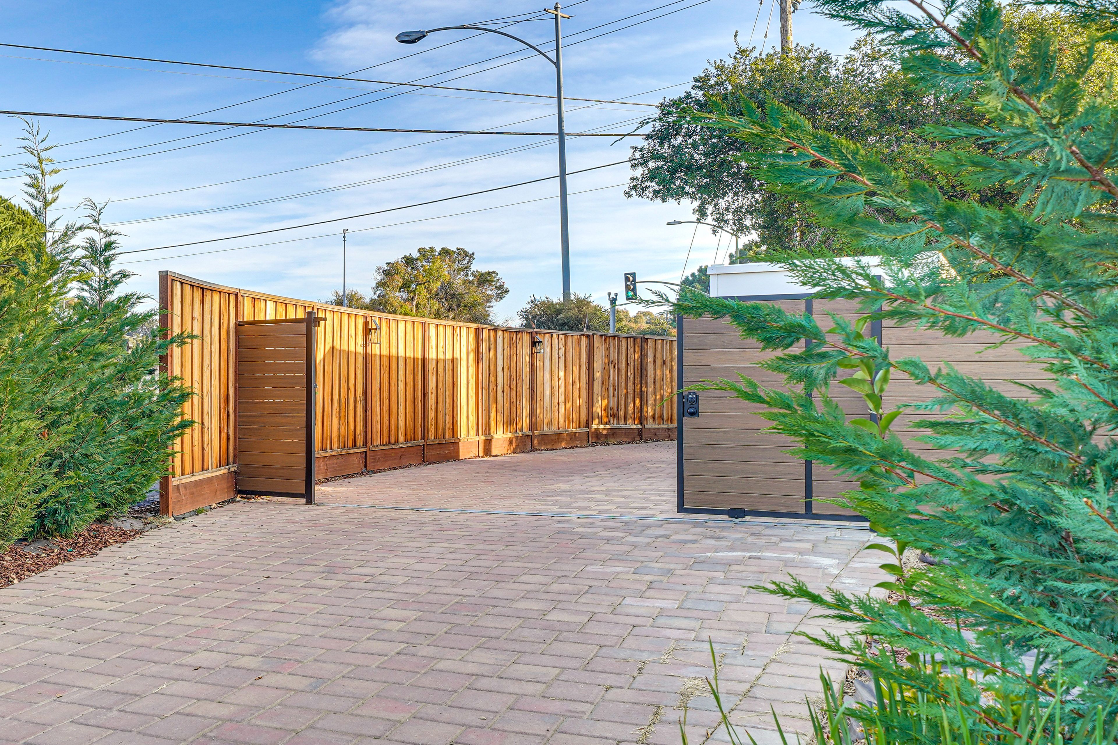 Exterior | Street Parking