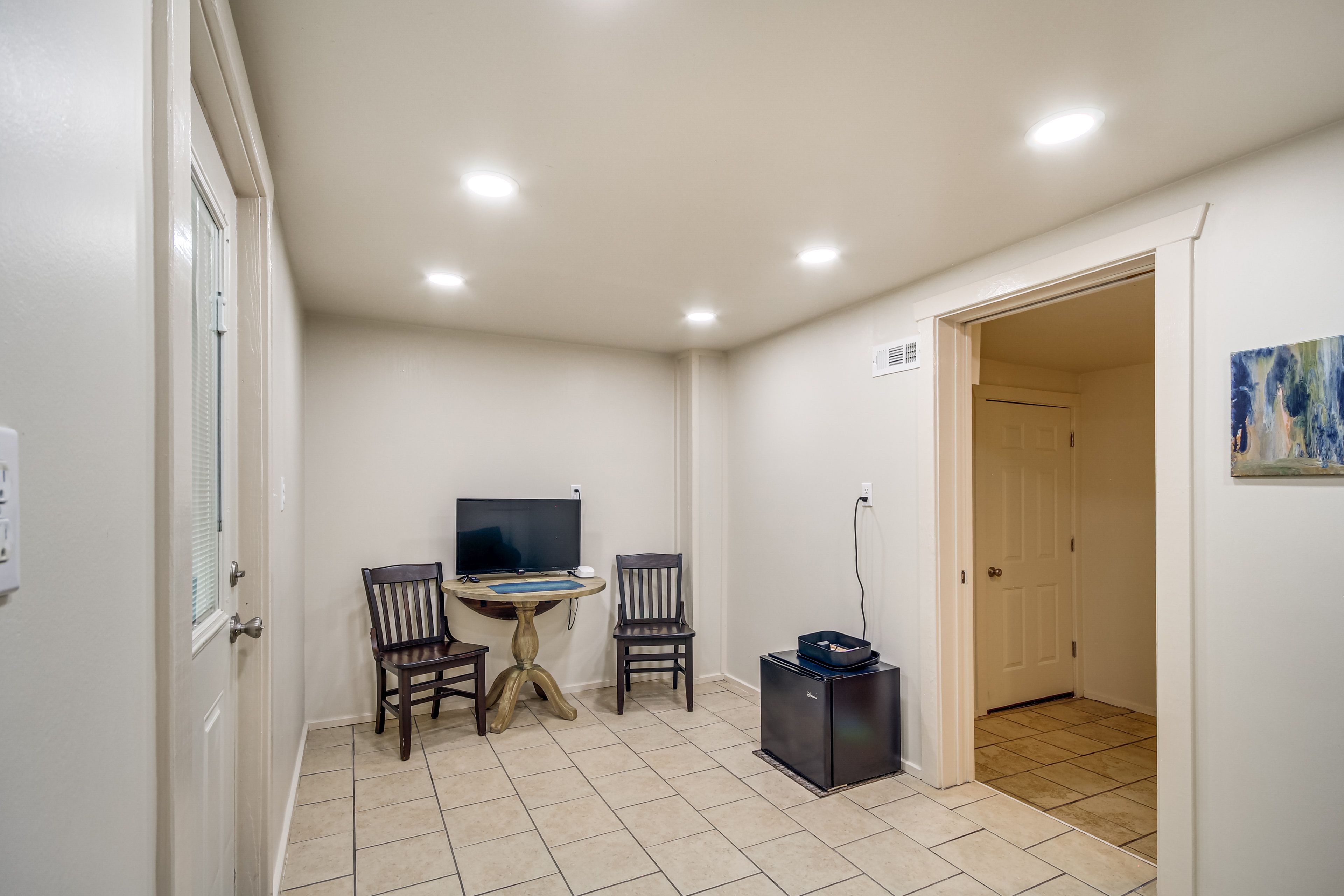 Bedroom 3 | Queen Sleeper Sofa | Mini Fridge | Smart TV | Lower Level