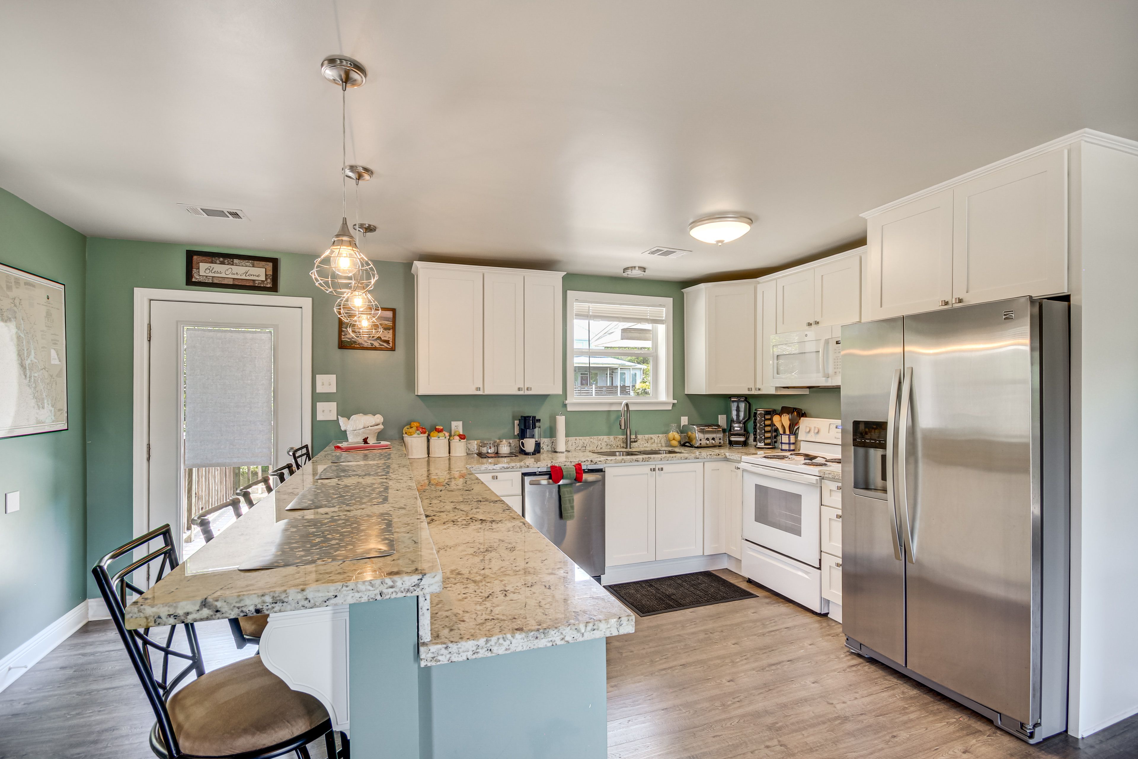 Kitchen | Main Level