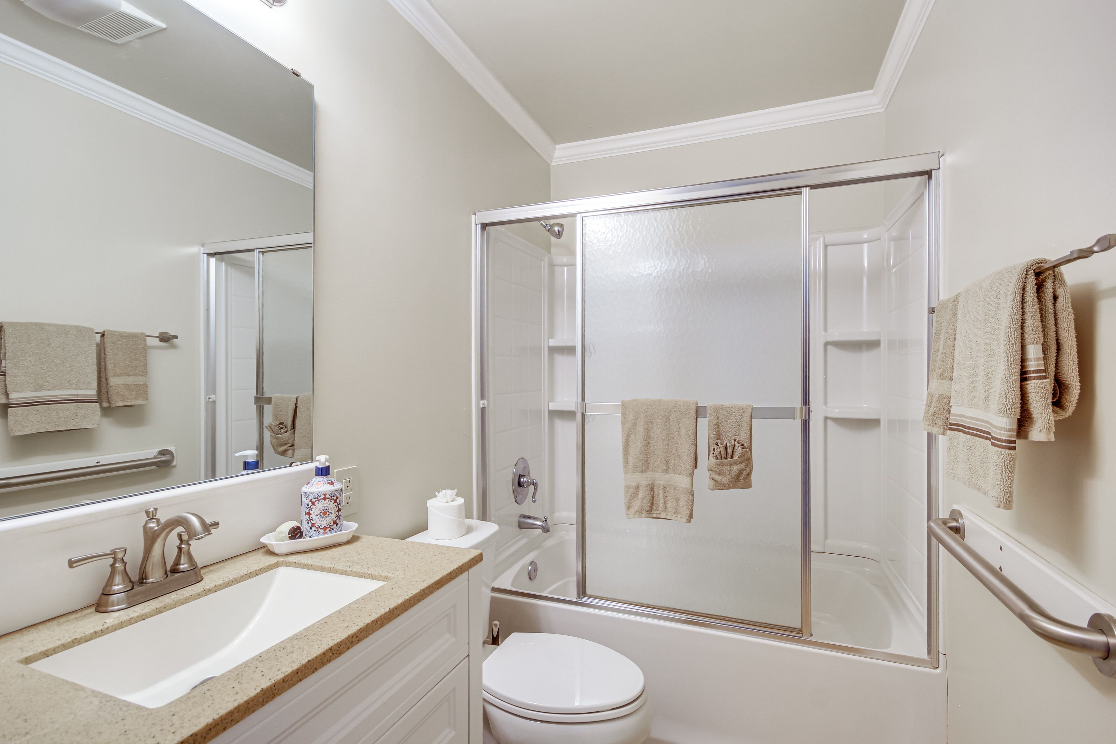 Bathroom | Main Level