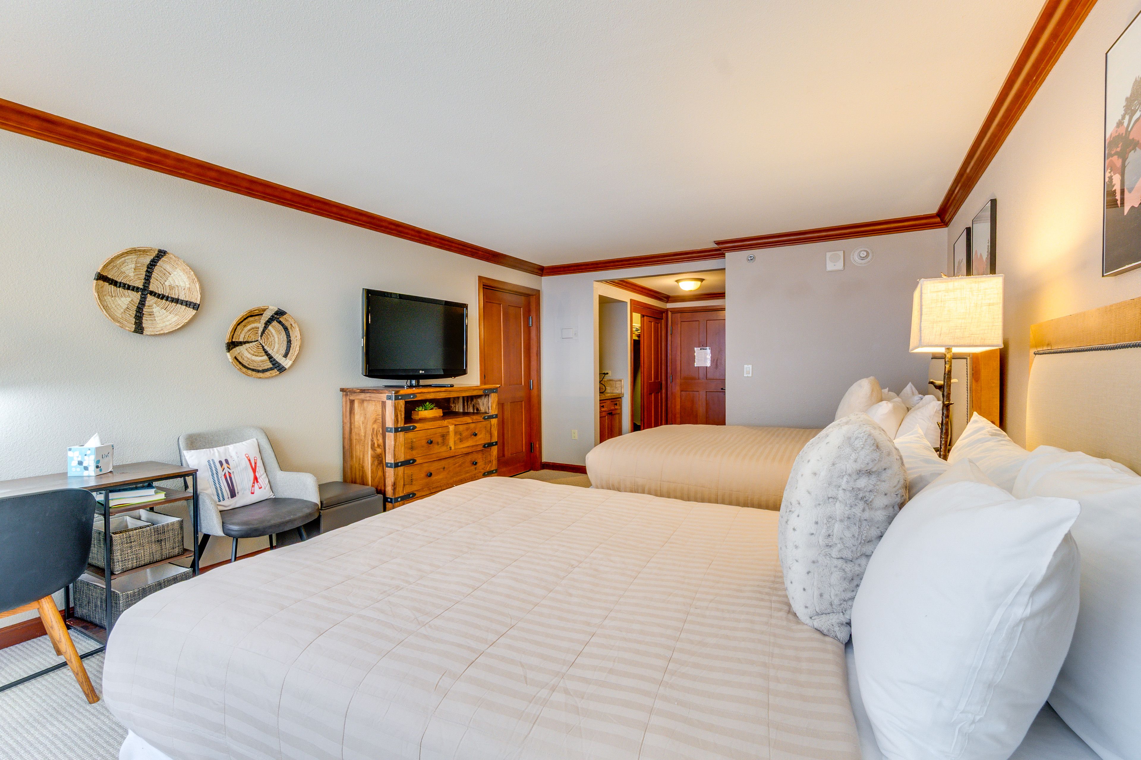 Studio Interior | 2 Queen Beds | Single-Story Unit