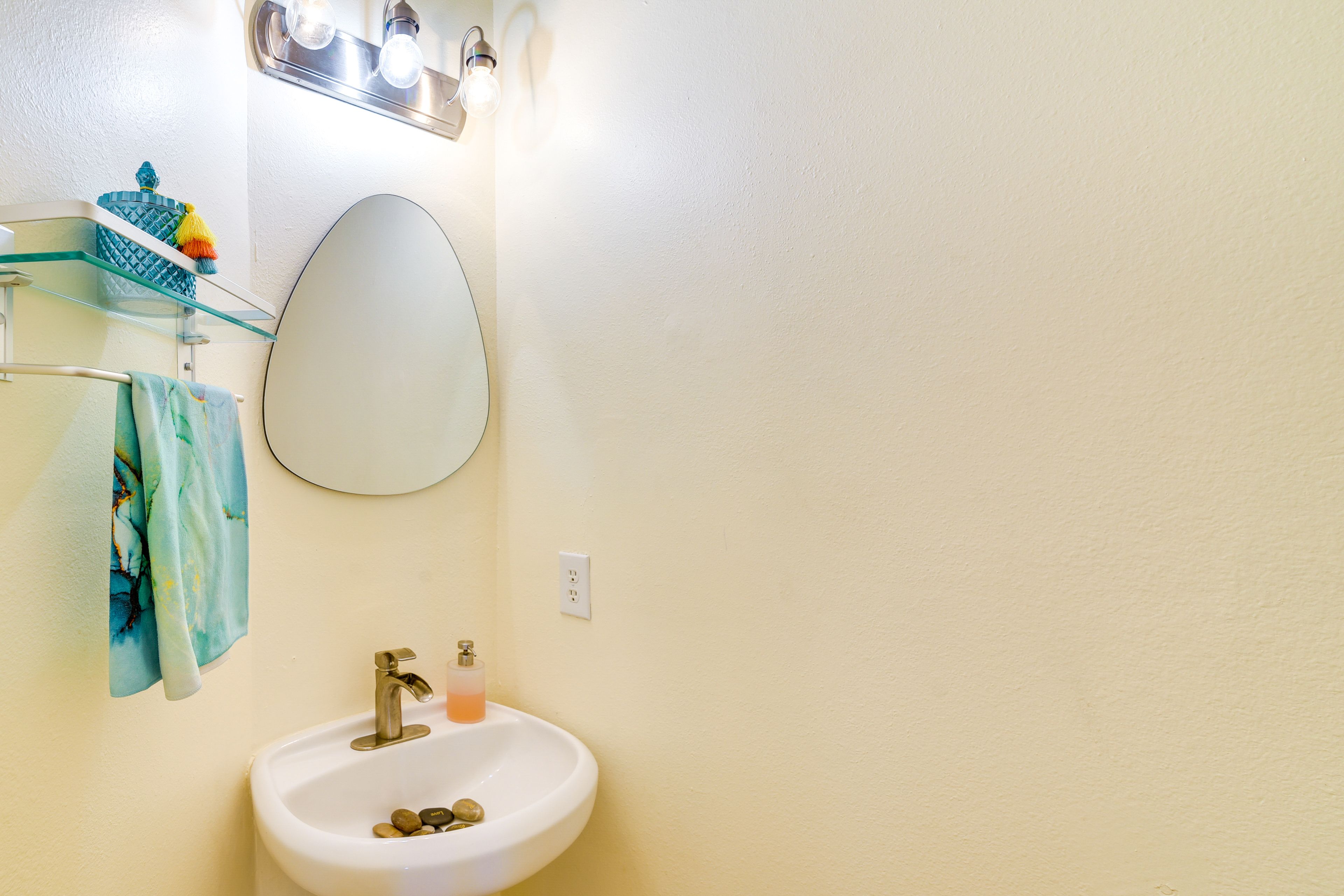 Half Bathroom | 1st Floor