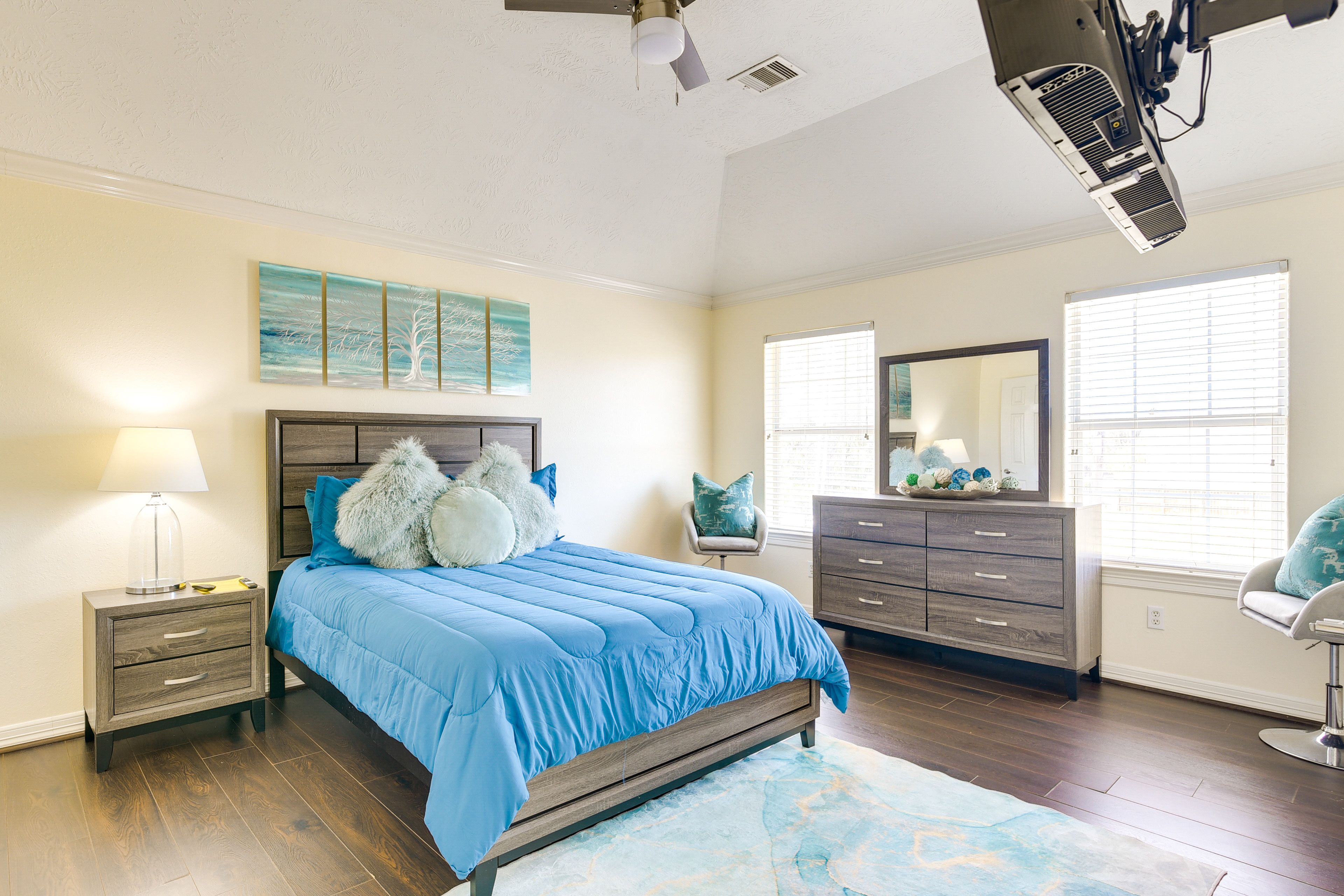 Bedroom 1 | Queen Bed | 2nd Floor