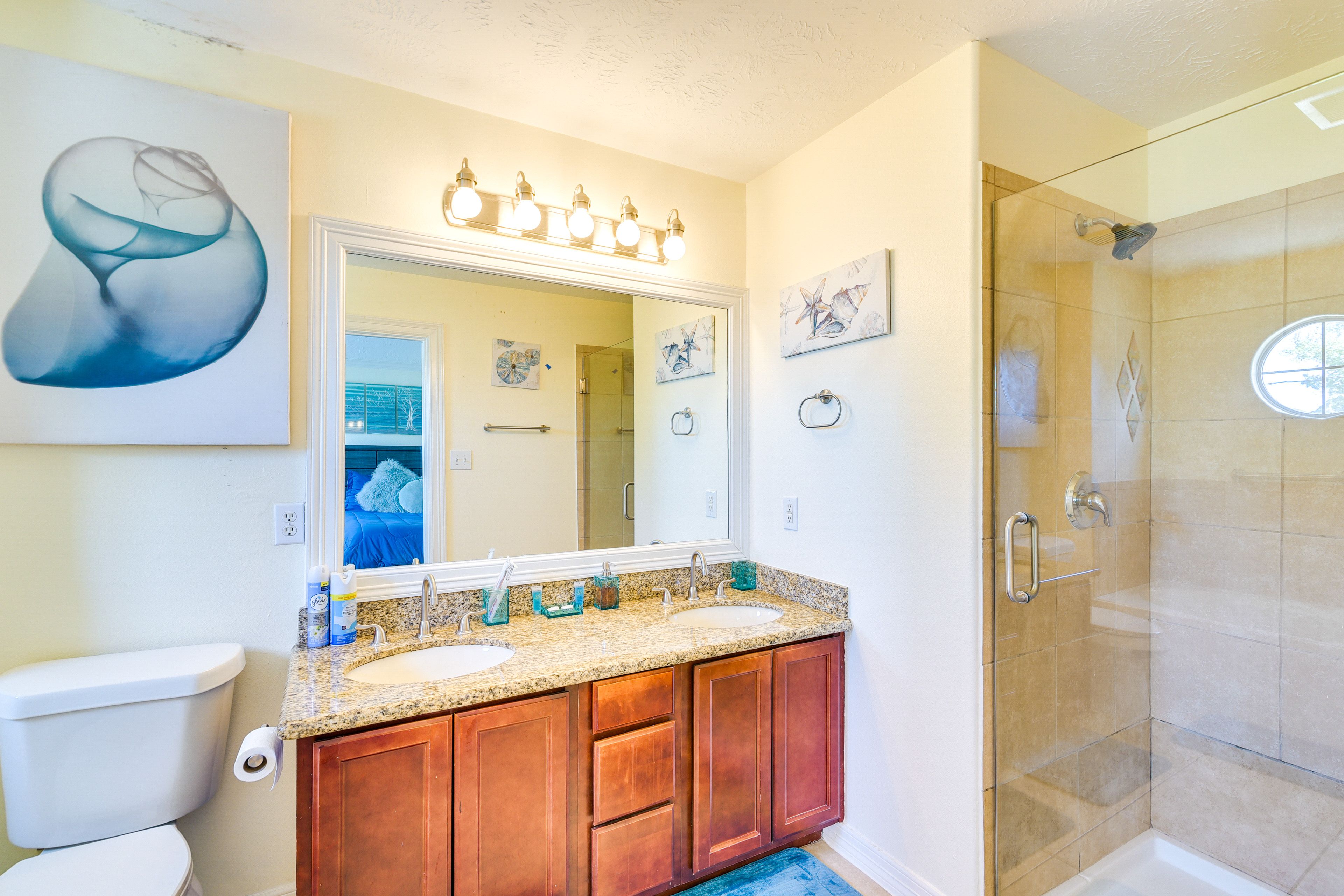 Full Bathroom | 2nd Floor