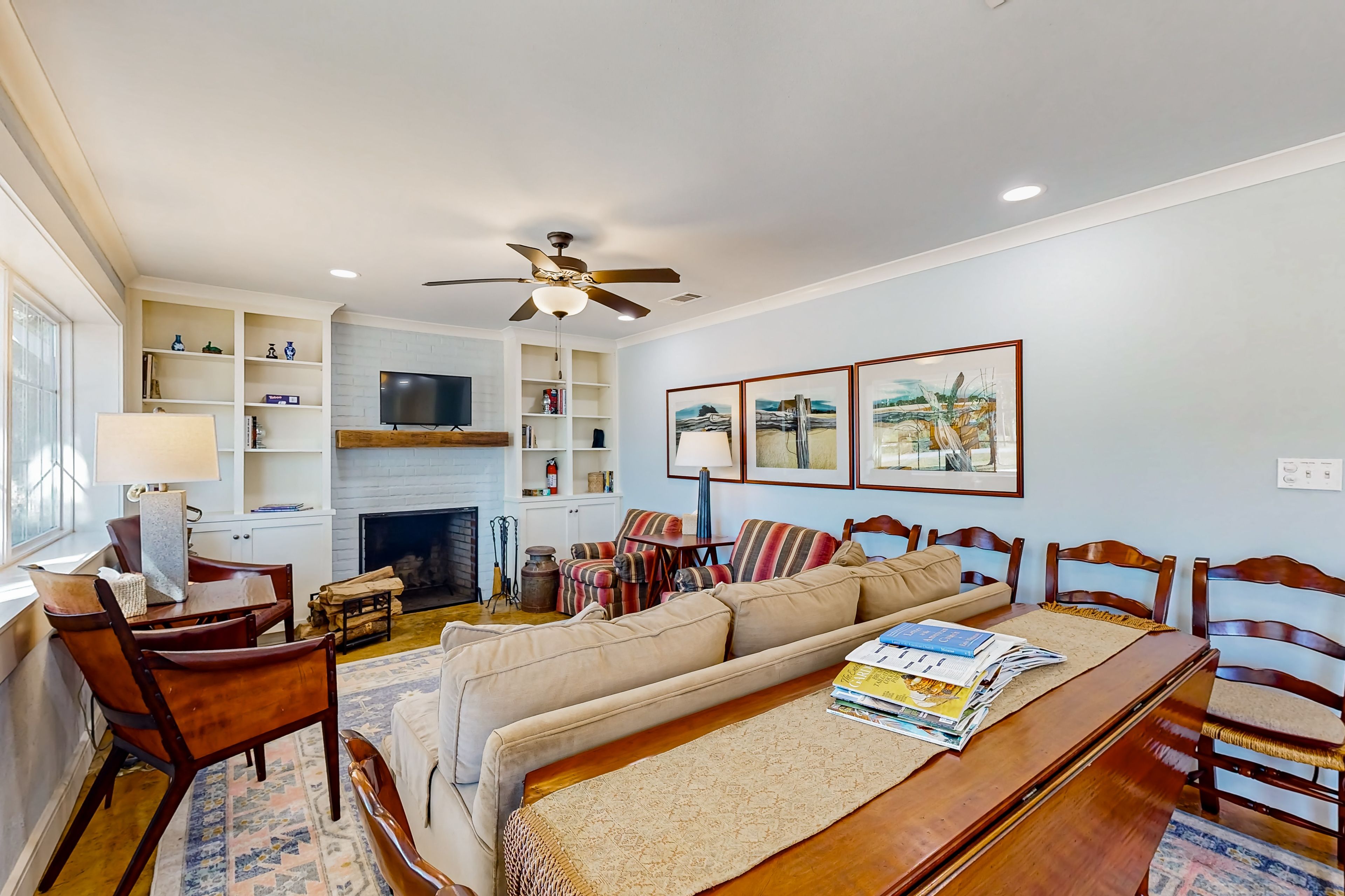 Dining Area | Dishes & Flatware Provided